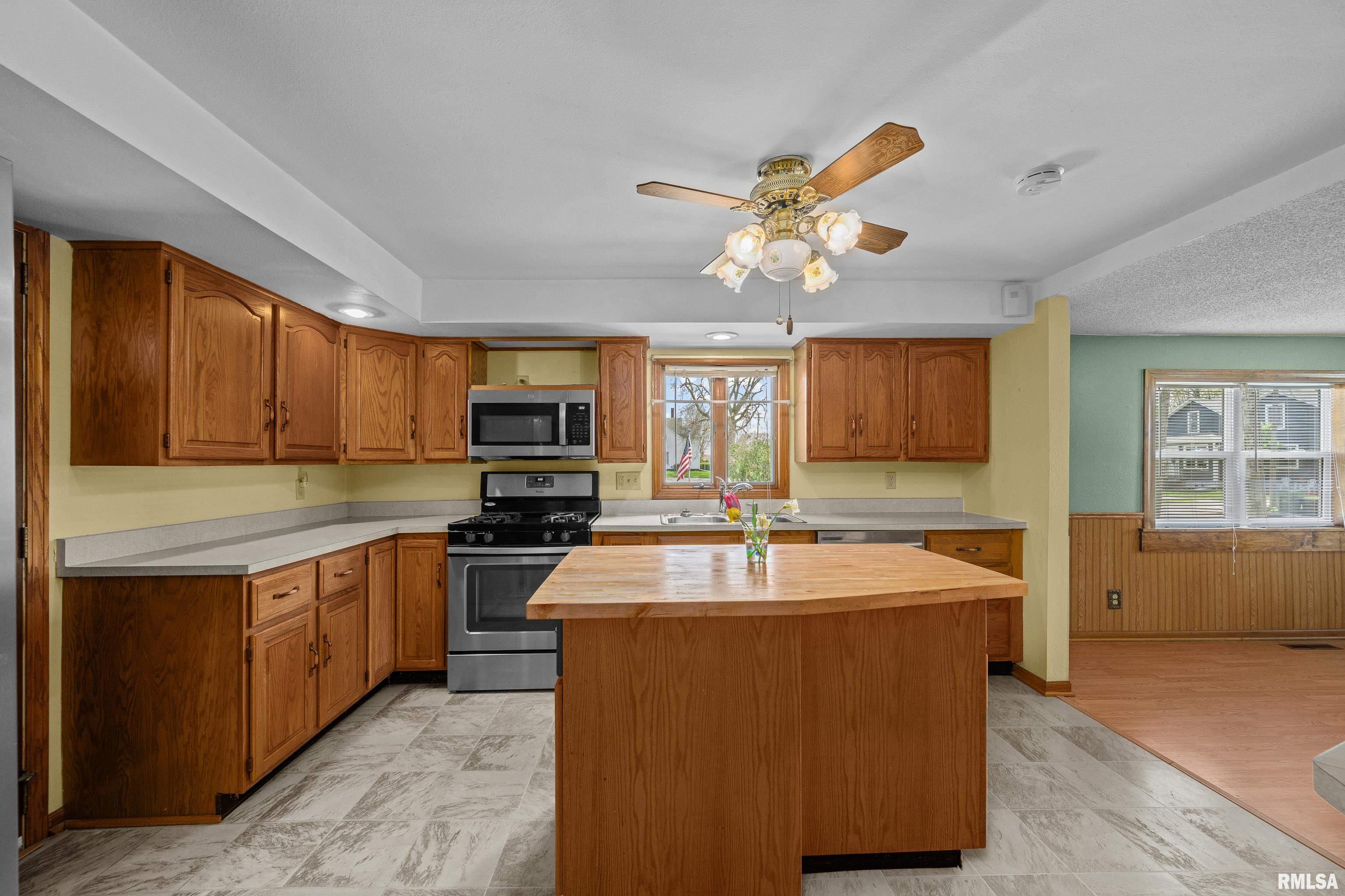 140 W 5th Avenue, Woodhull, Illinois image 12