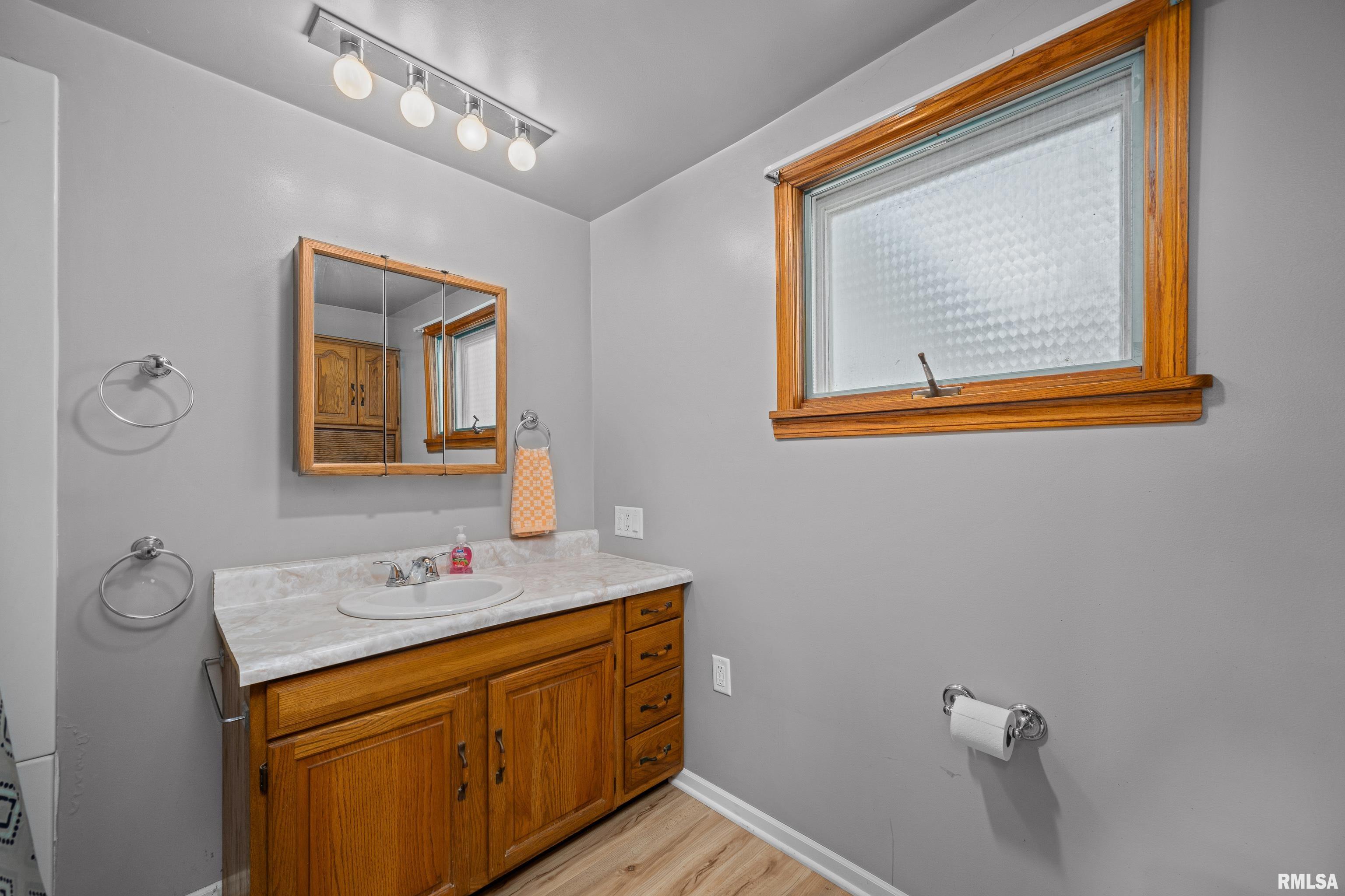 140 W 5th Avenue, Woodhull, Illinois image 17
