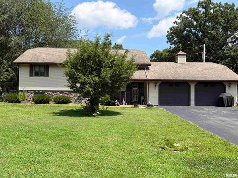 Homes For Sale - 1207 Roosevelt Road<br/> Taylorville, IL 62568