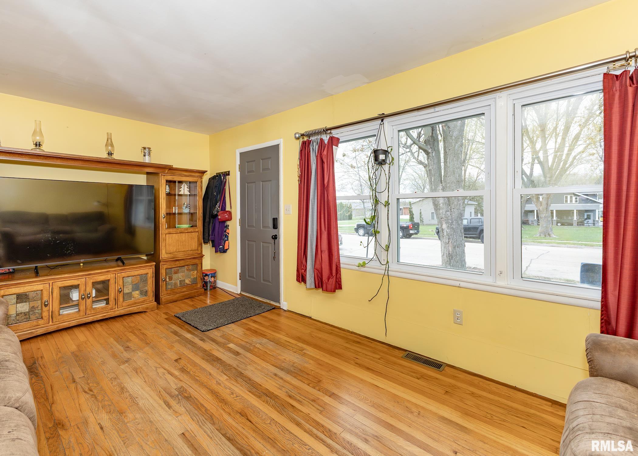 1508 3rd Street, Camanche, Iowa image 5