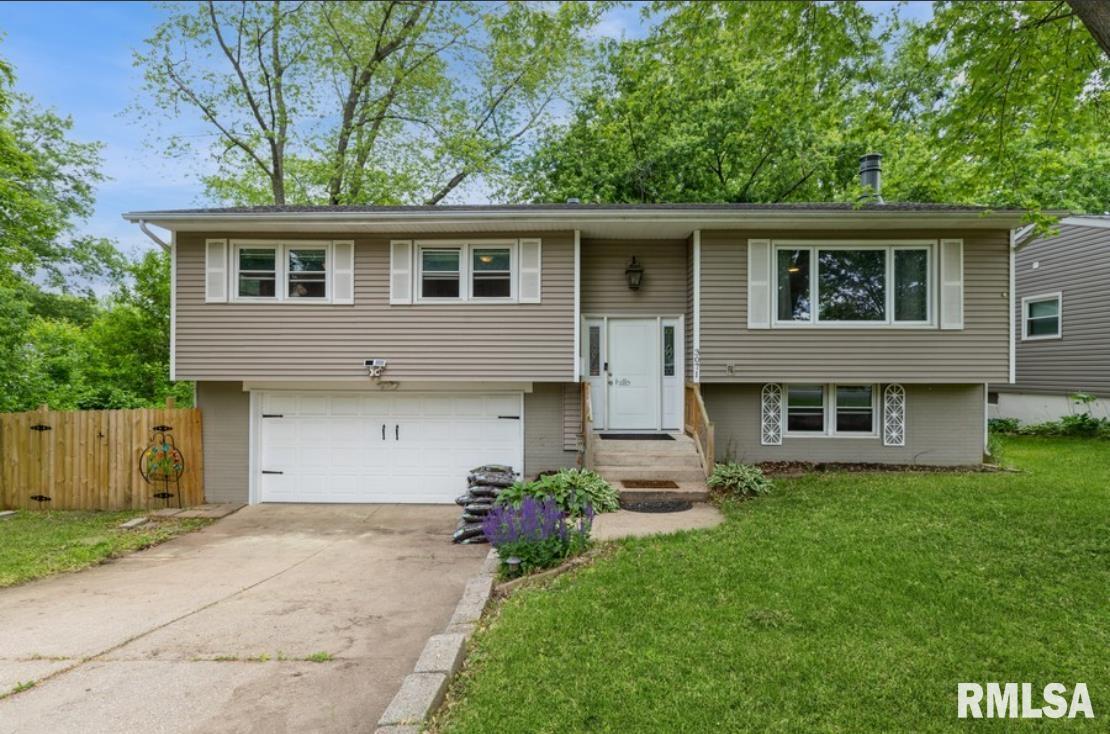 3071 S Hampton Drive, Bettendorf, Iowa image 1