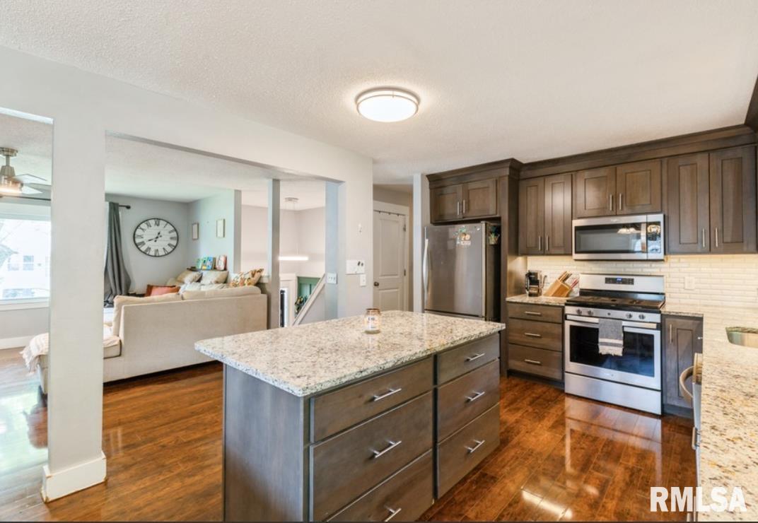 3071 S Hampton Drive, Bettendorf, Iowa image 10