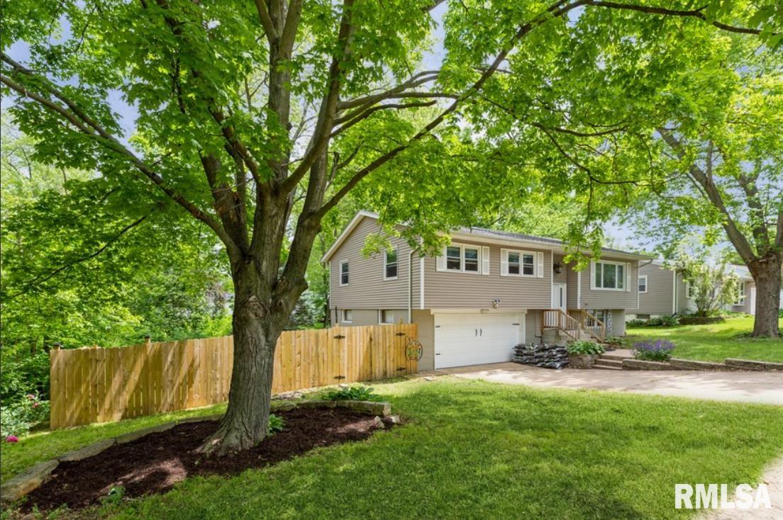 3071 S Hampton Drive, Bettendorf, Iowa image 3