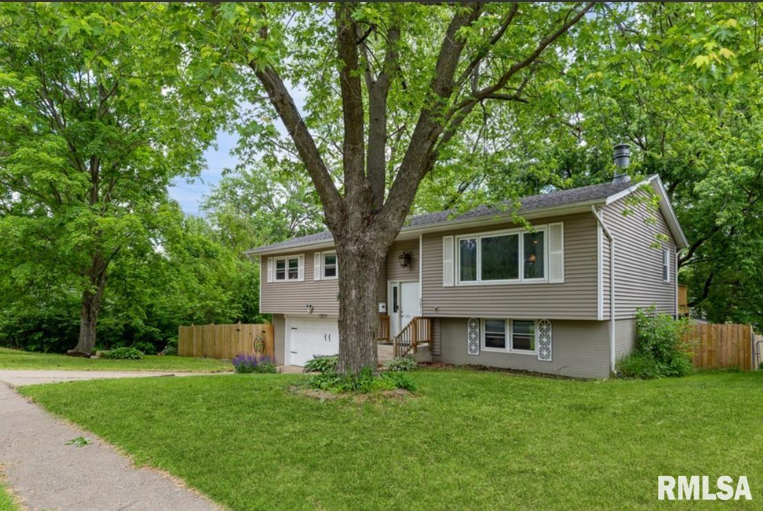 3071 S Hampton Drive, Bettendorf, Iowa image 2