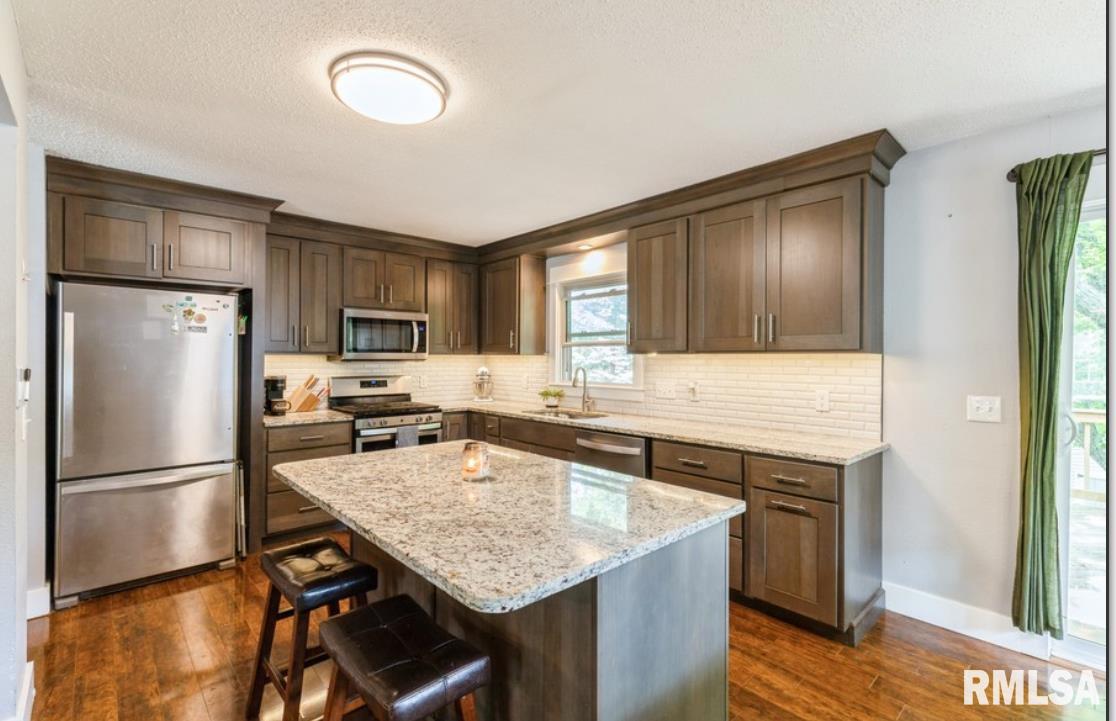 3071 S Hampton Drive, Bettendorf, Iowa image 9