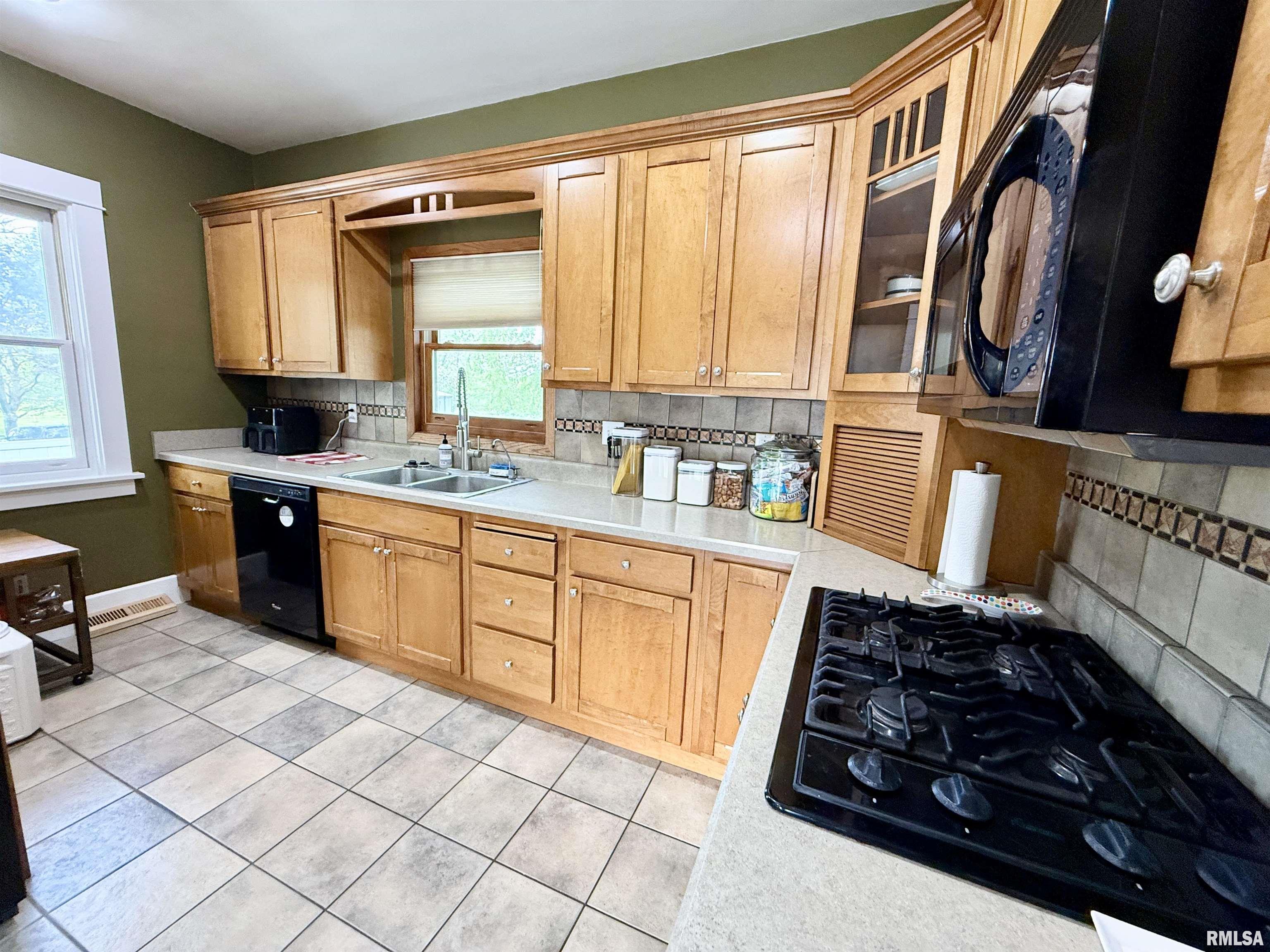 101 S Stewart Street, Geneseo, Illinois image 10