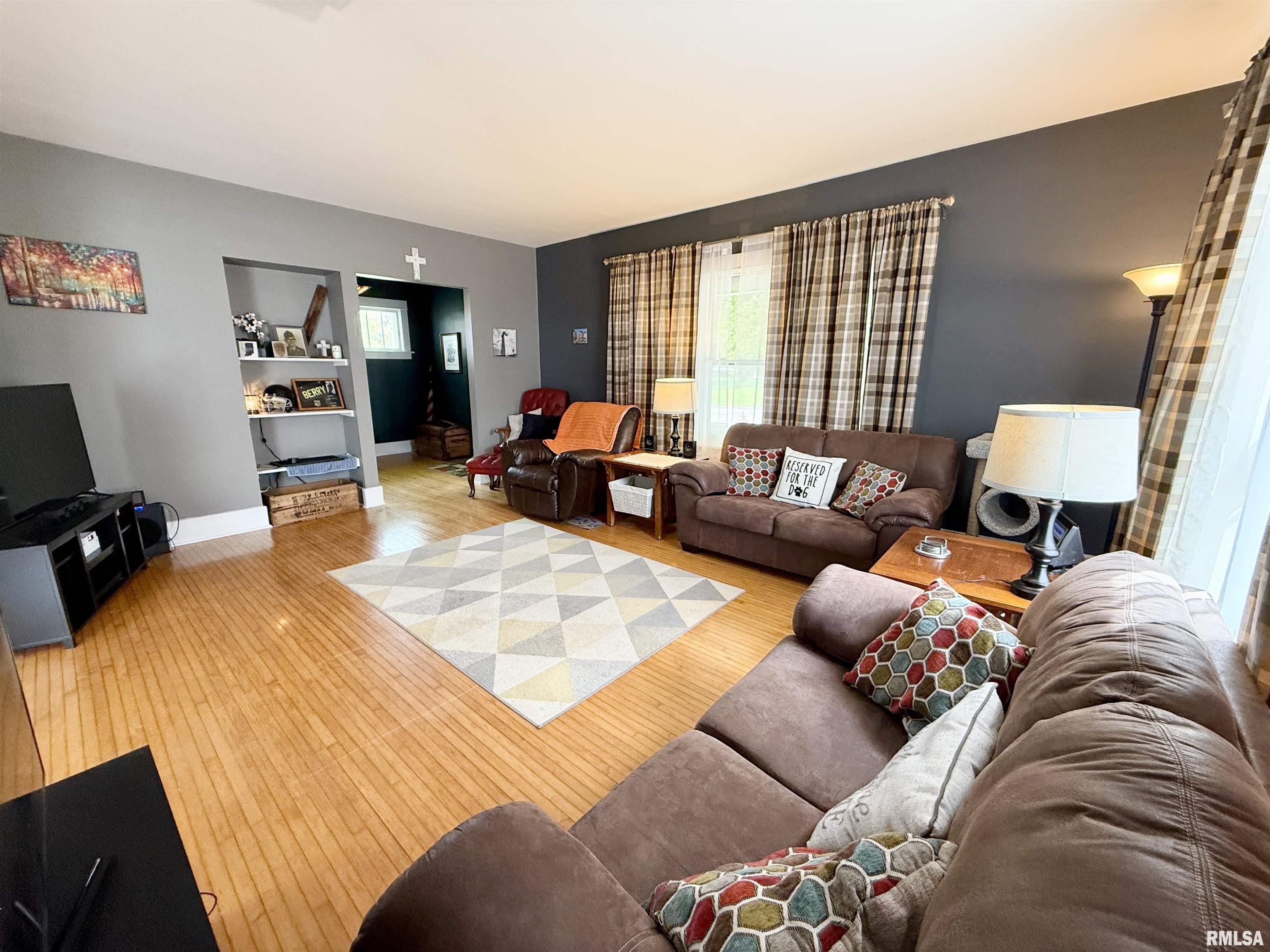 101 S Stewart Street, Geneseo, Illinois image 3