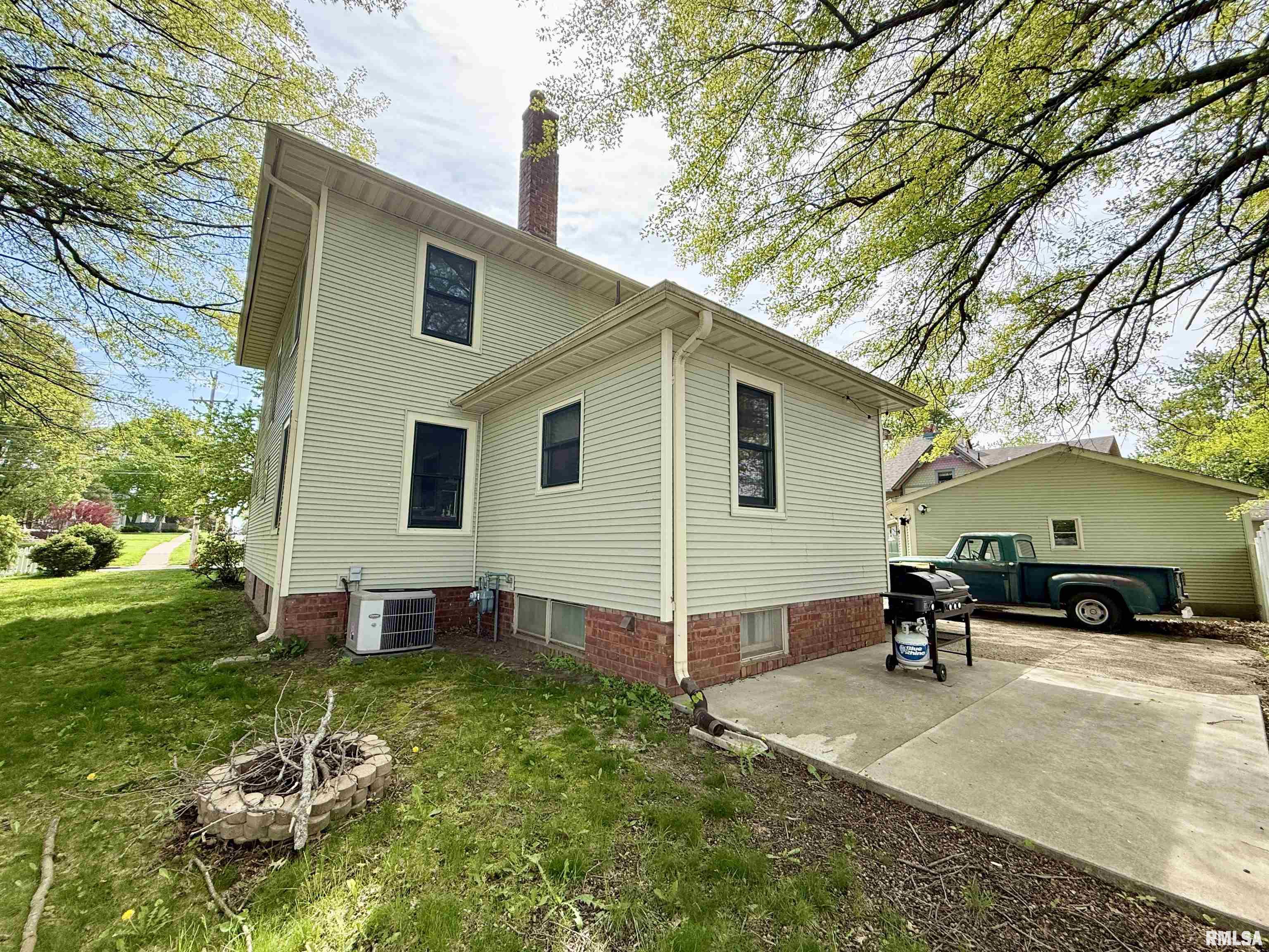 101 S Stewart Street, Geneseo, Illinois image 24