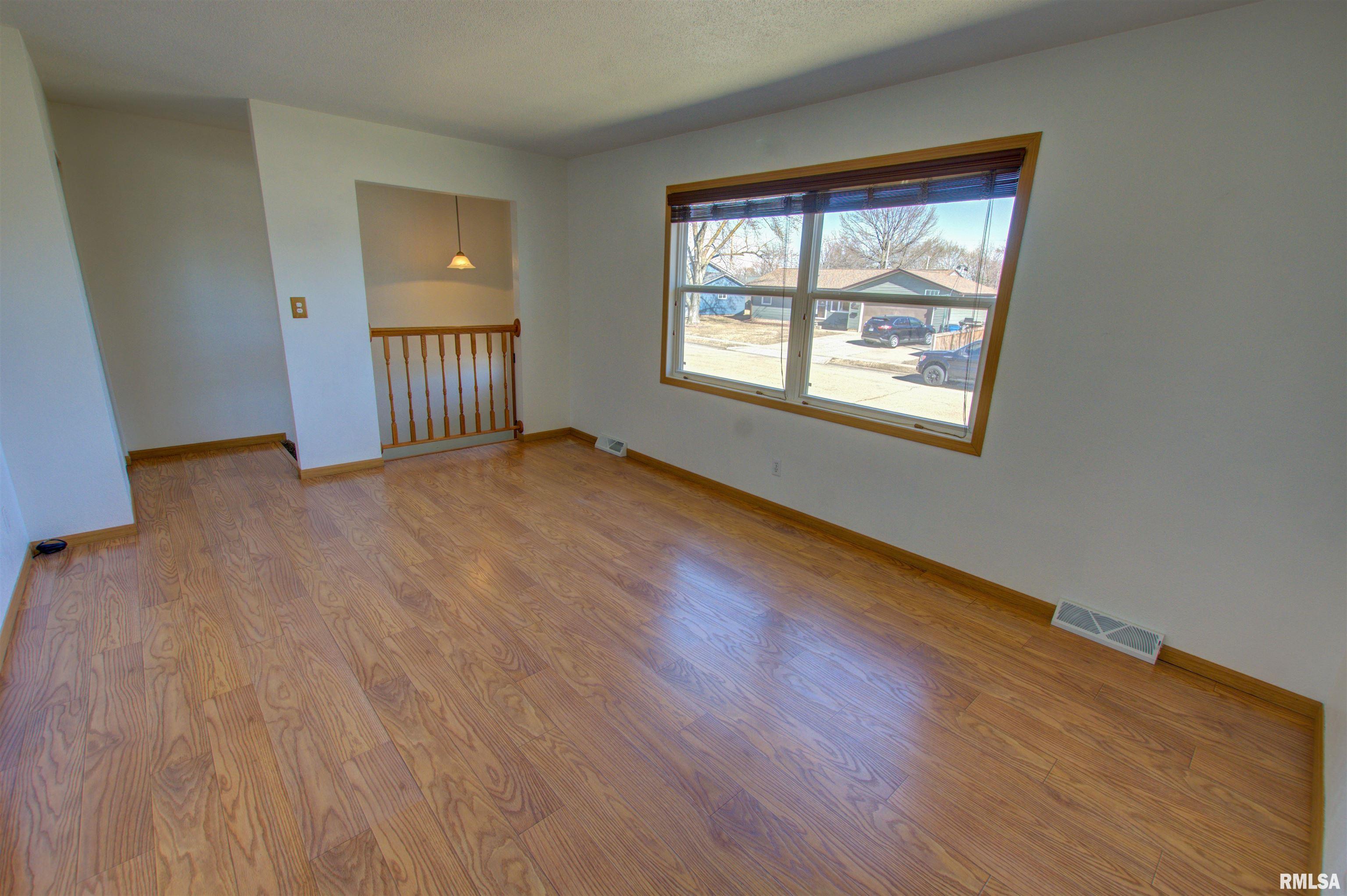 1433 Woods Avenue, Camanche, Iowa image 12