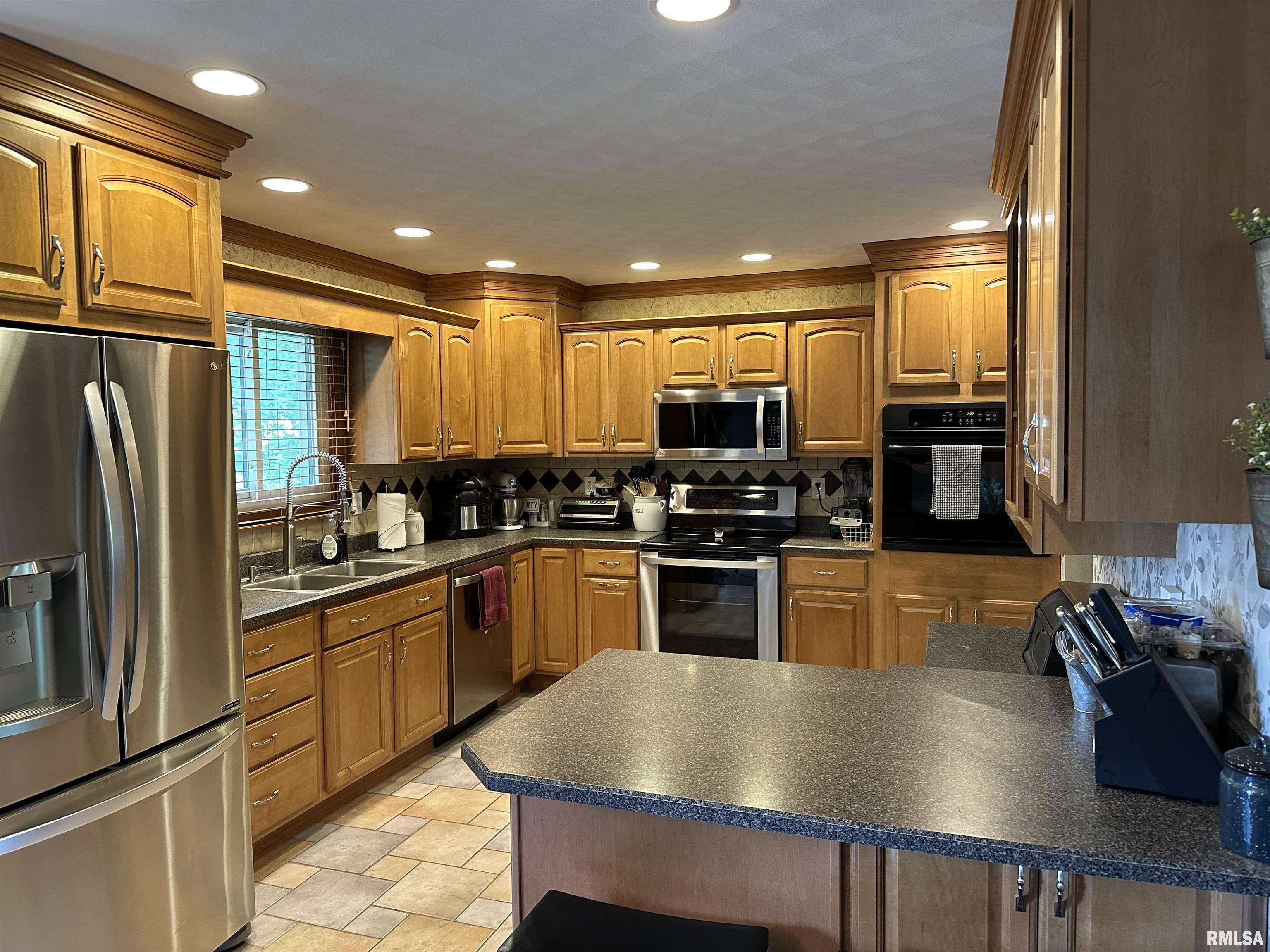 5828 W Colt Drive, Peoria, Illinois image 3