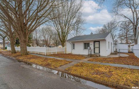 Homes For Sale - 421 Decatur Street<br/> Logan County, Lincoln, IL 62656