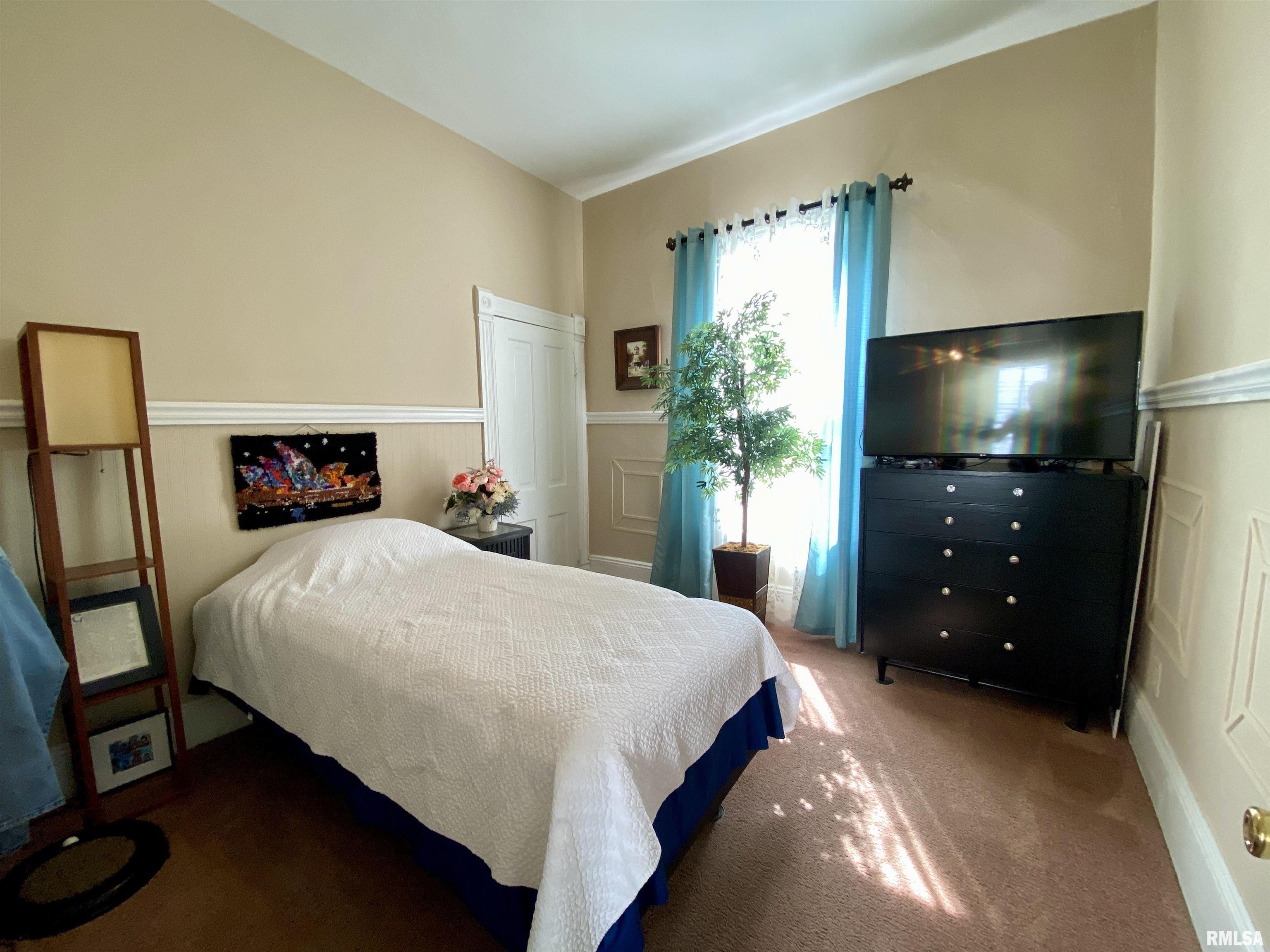 613 W Locust Street, Bloomington, Illinois image 23