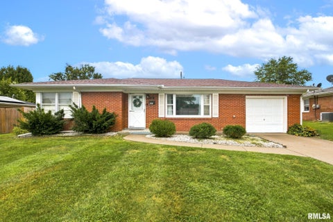 Homes For Sale - 1703 W Hendrickson Street<br/> Marion, IL 62959