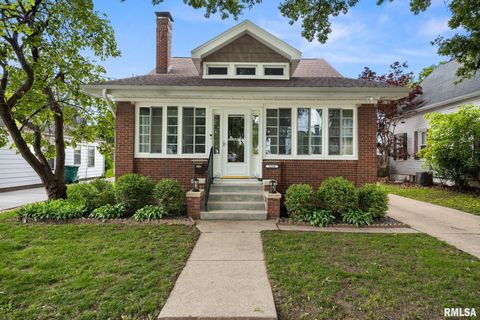 Homes For Sale - 2228 W Moss Avenue<br/> Peoria County, West Peoria, IL 61604