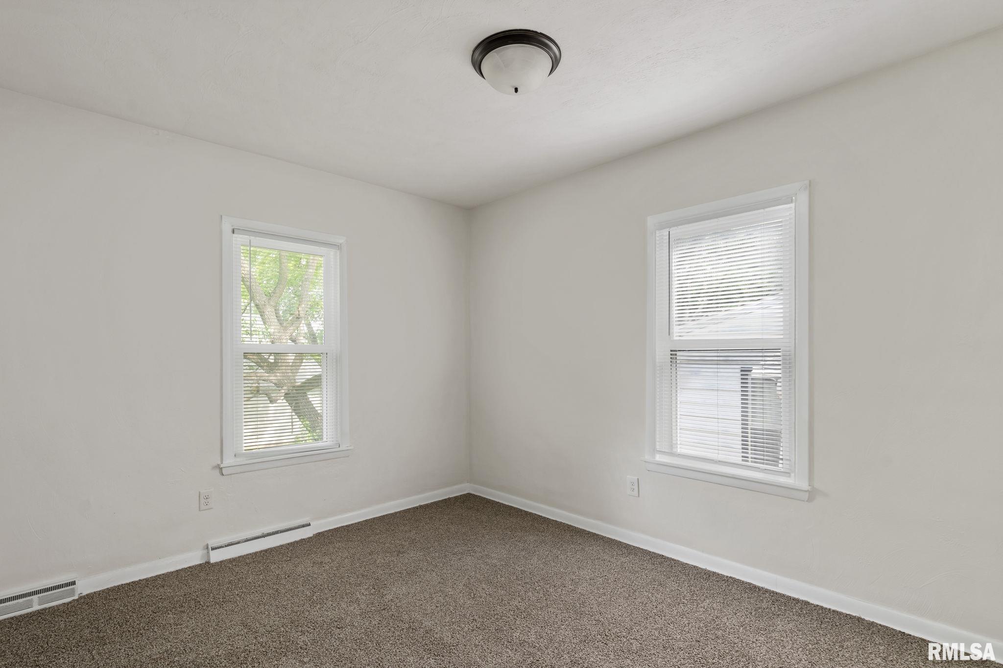 18 Riverview Lane, Bettendorf, Iowa image 9
