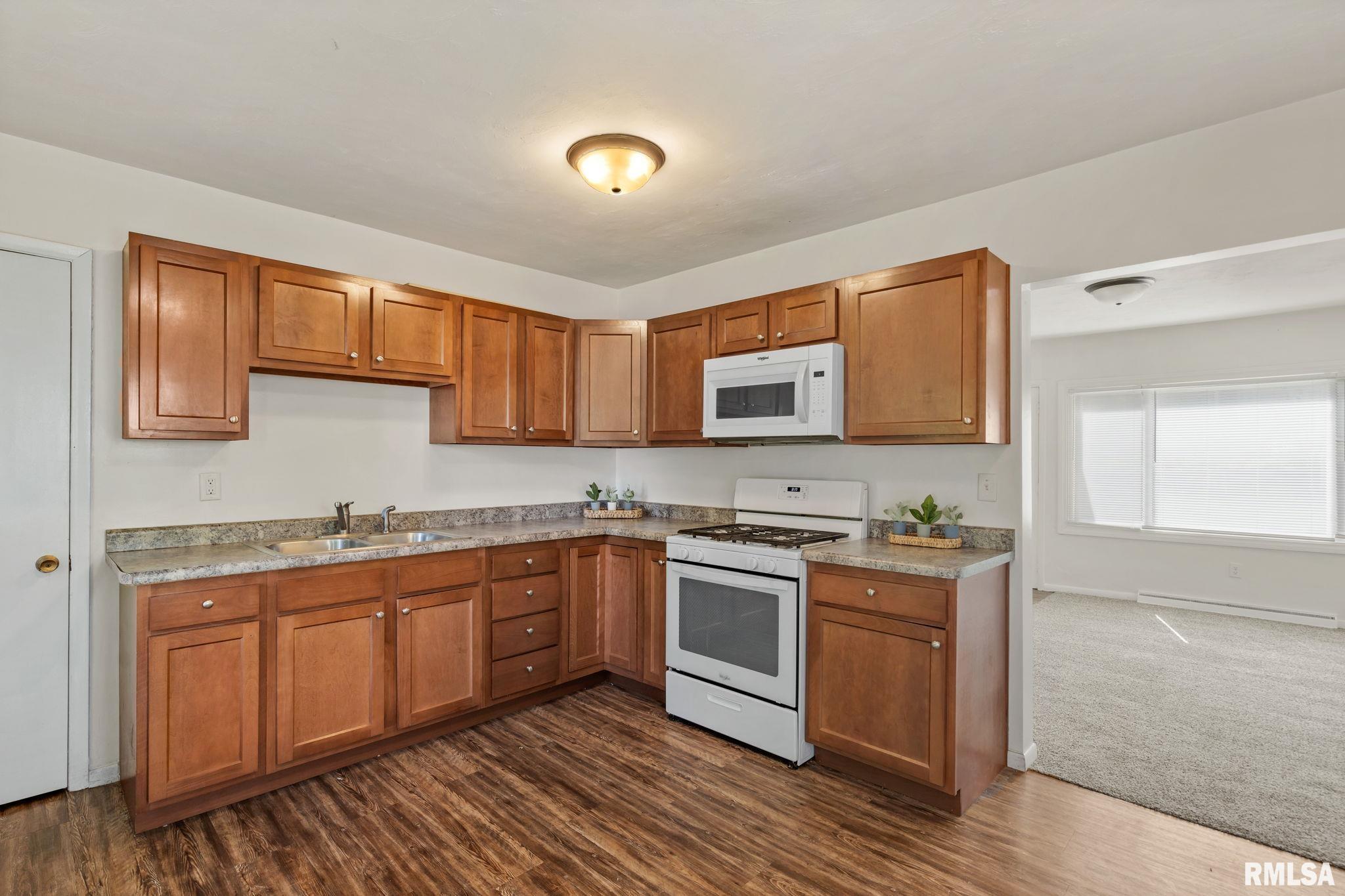 18 Riverview Lane, Bettendorf, Iowa image 18