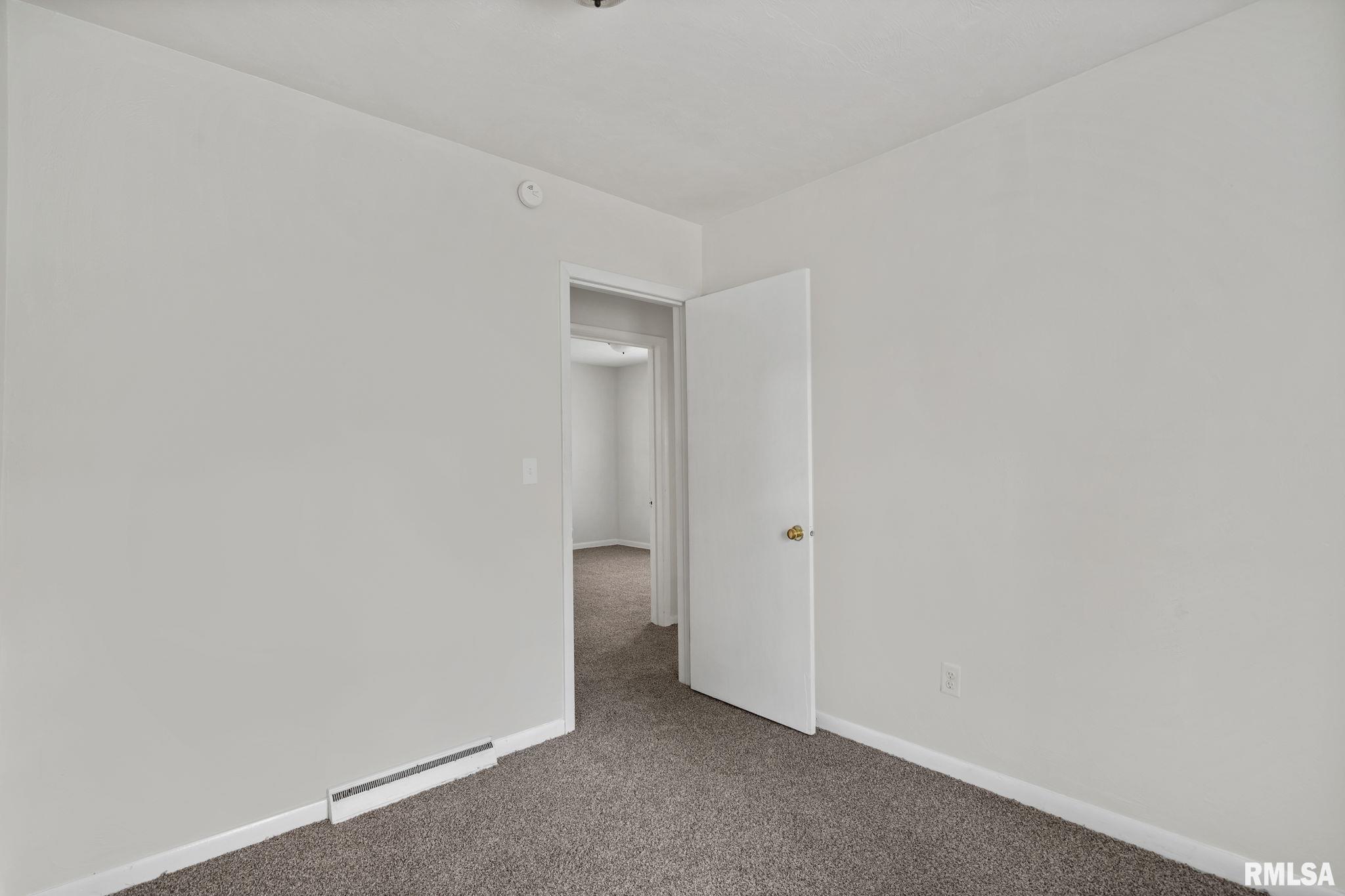 18 Riverview Lane, Bettendorf, Iowa image 8