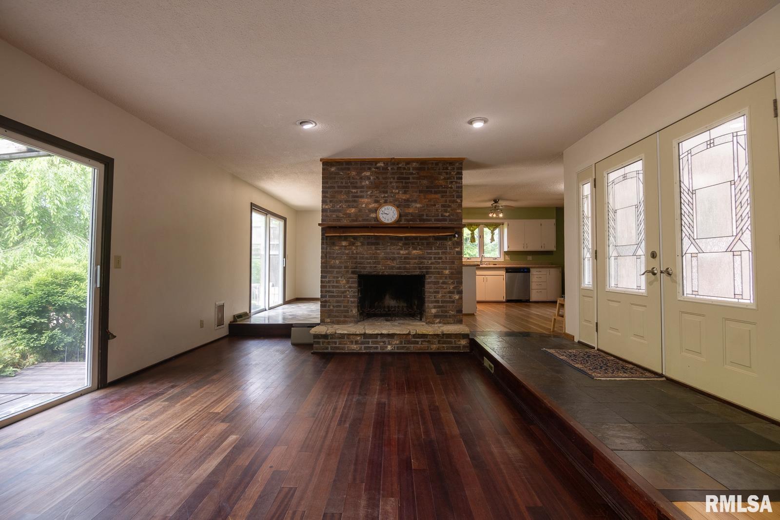 1135 Fairlane Drive, Bettendorf, Iowa image 5
