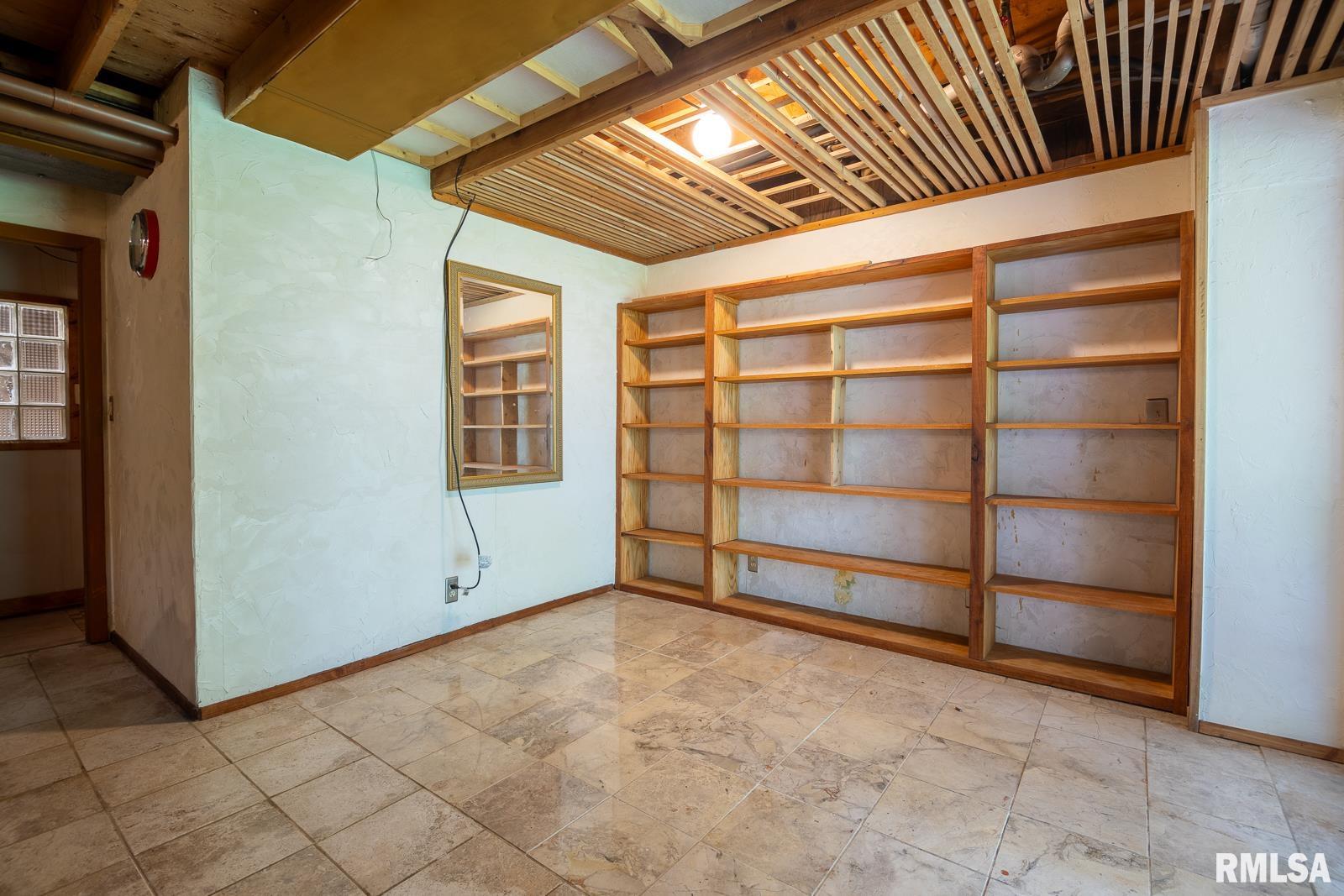 1135 Fairlane Drive, Bettendorf, Iowa image 33