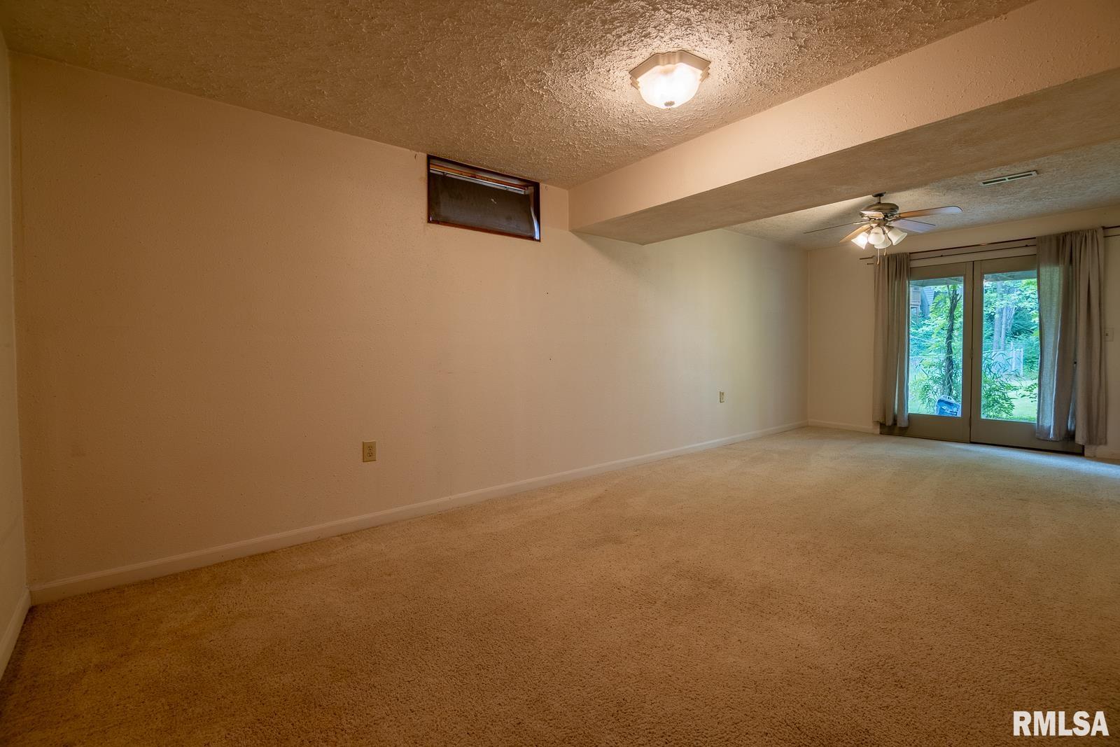 1135 Fairlane Drive, Bettendorf, Iowa image 35