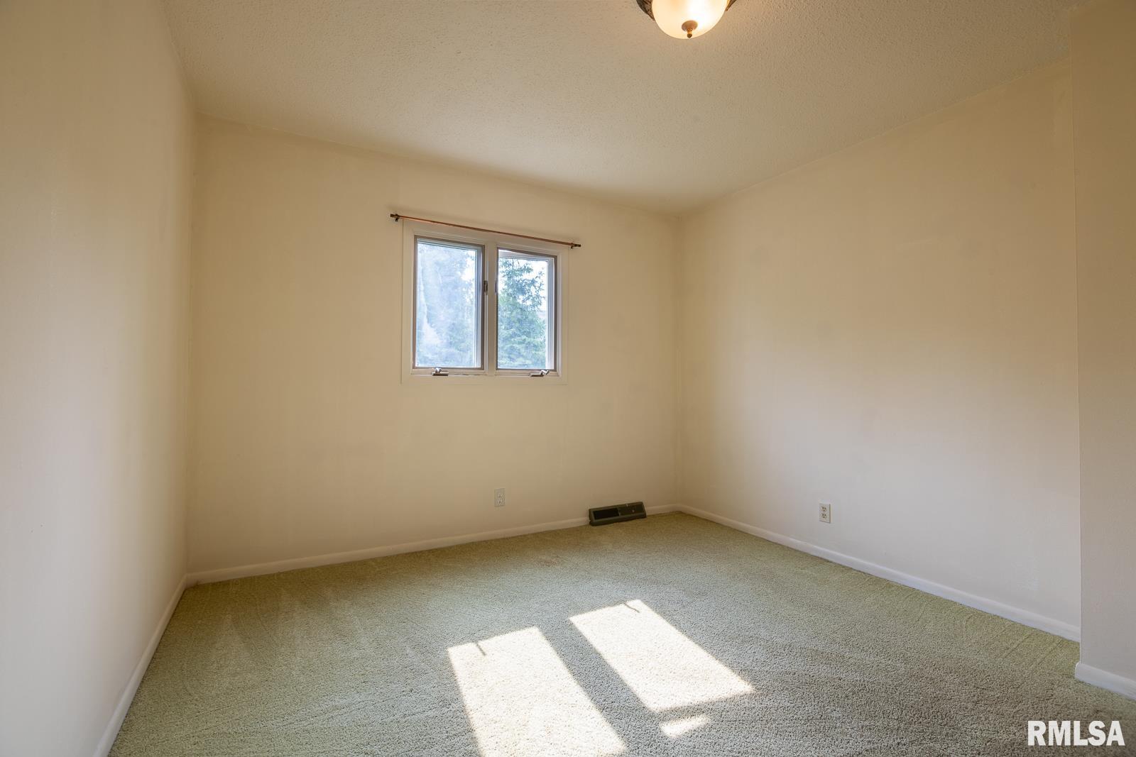 1135 Fairlane Drive, Bettendorf, Iowa image 22