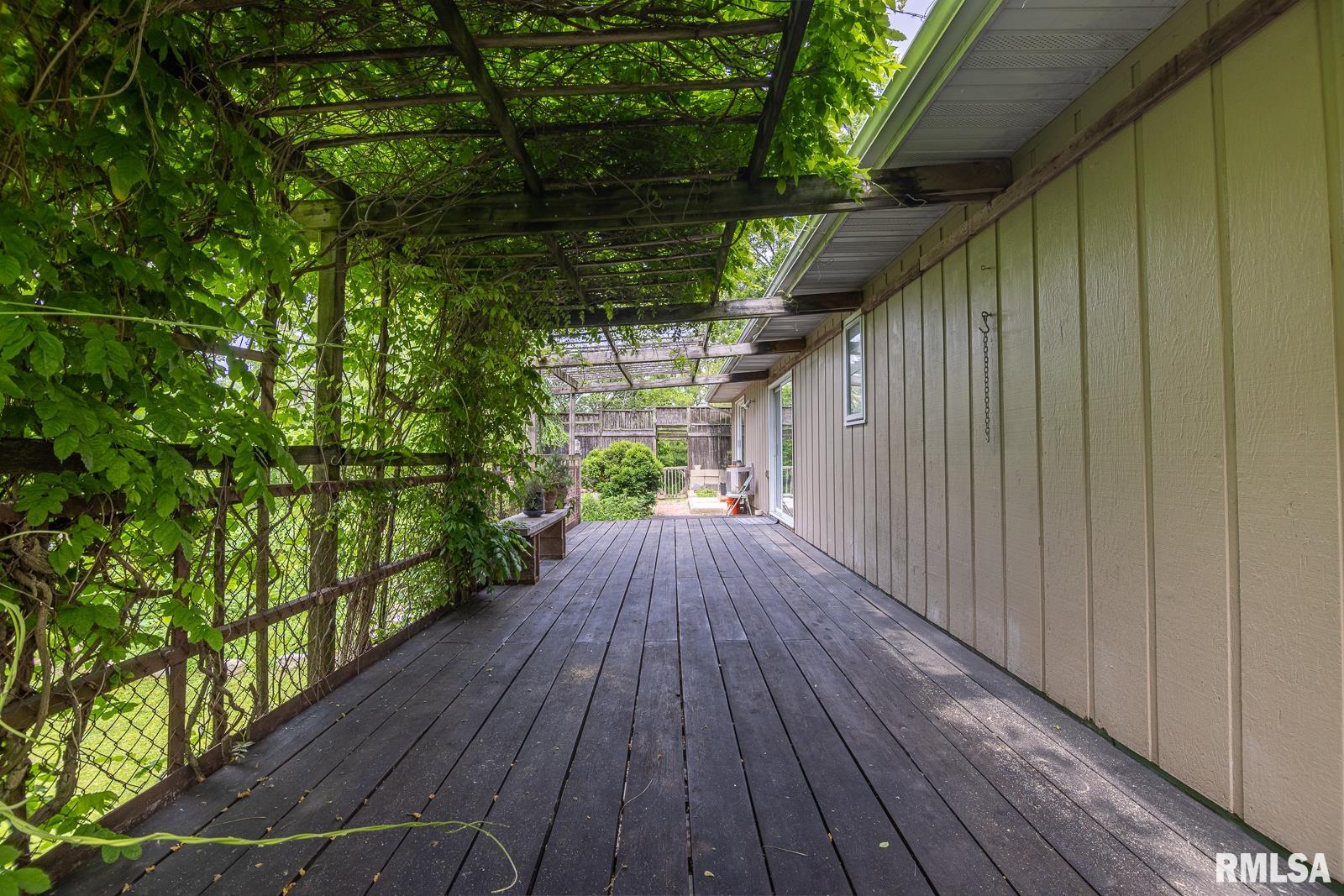 1135 Fairlane Drive, Bettendorf, Iowa image 39