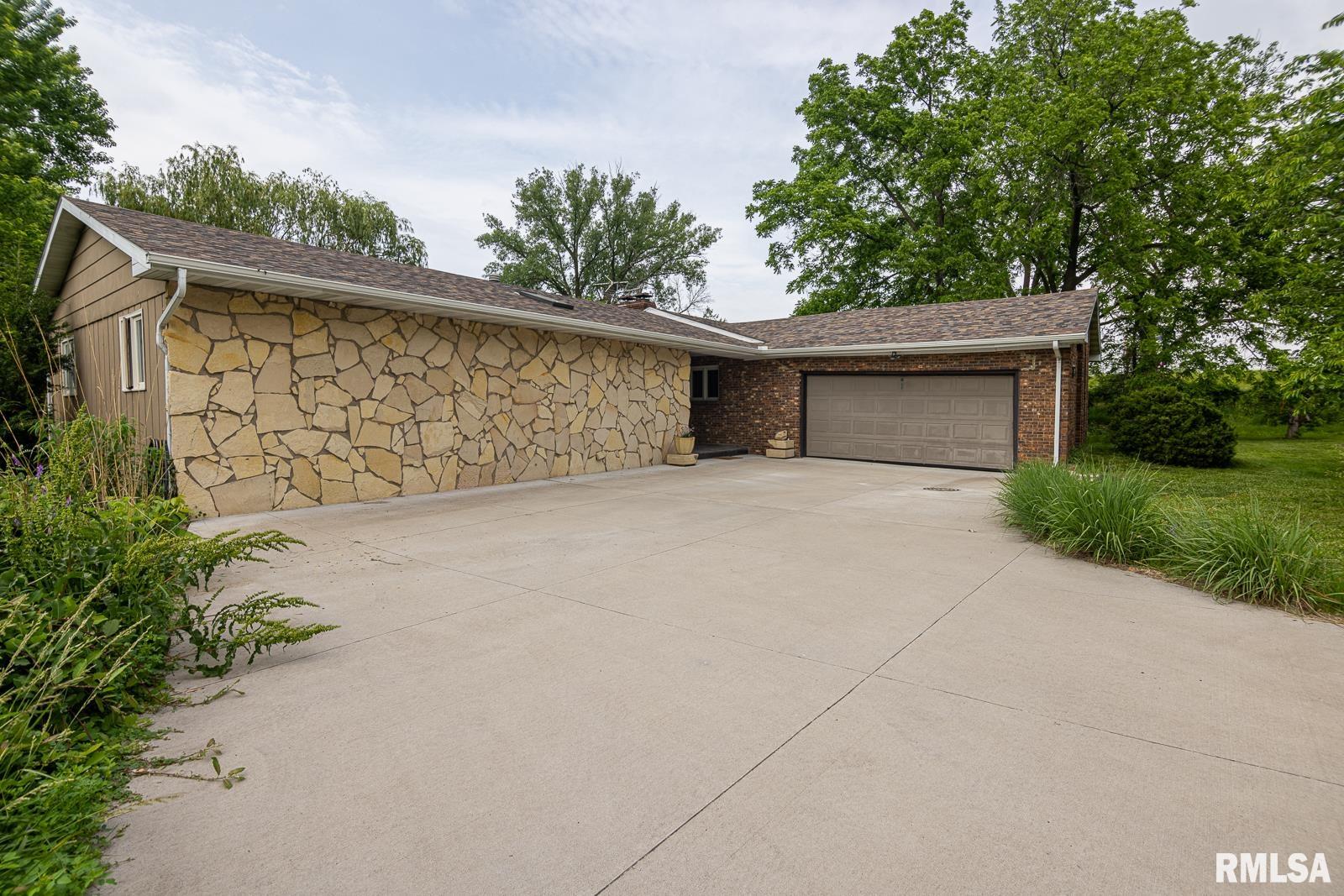1135 Fairlane Drive, Bettendorf, Iowa image 1