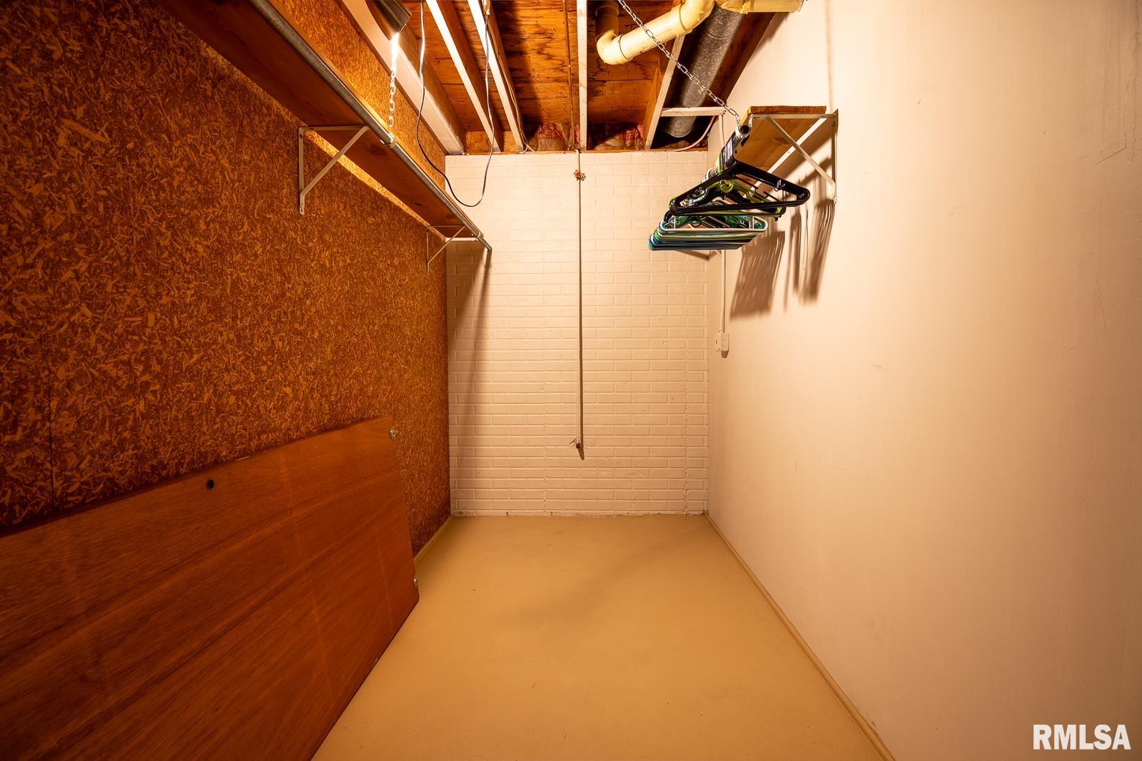 1135 Fairlane Drive, Bettendorf, Iowa image 37