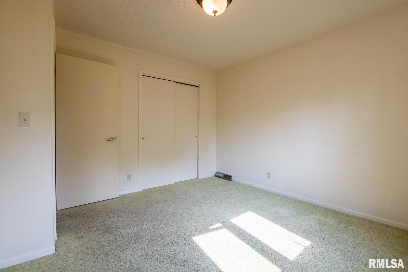 1135 Fairlane Drive, Bettendorf, Iowa image 23