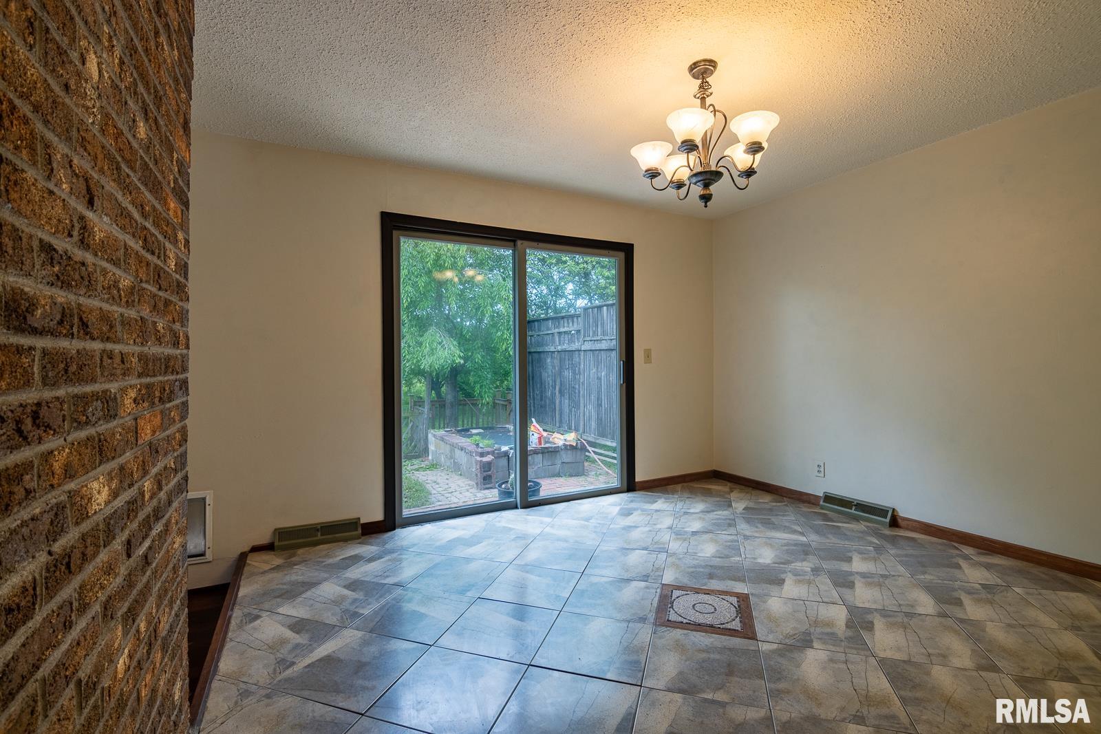 1135 Fairlane Drive, Bettendorf, Iowa image 13