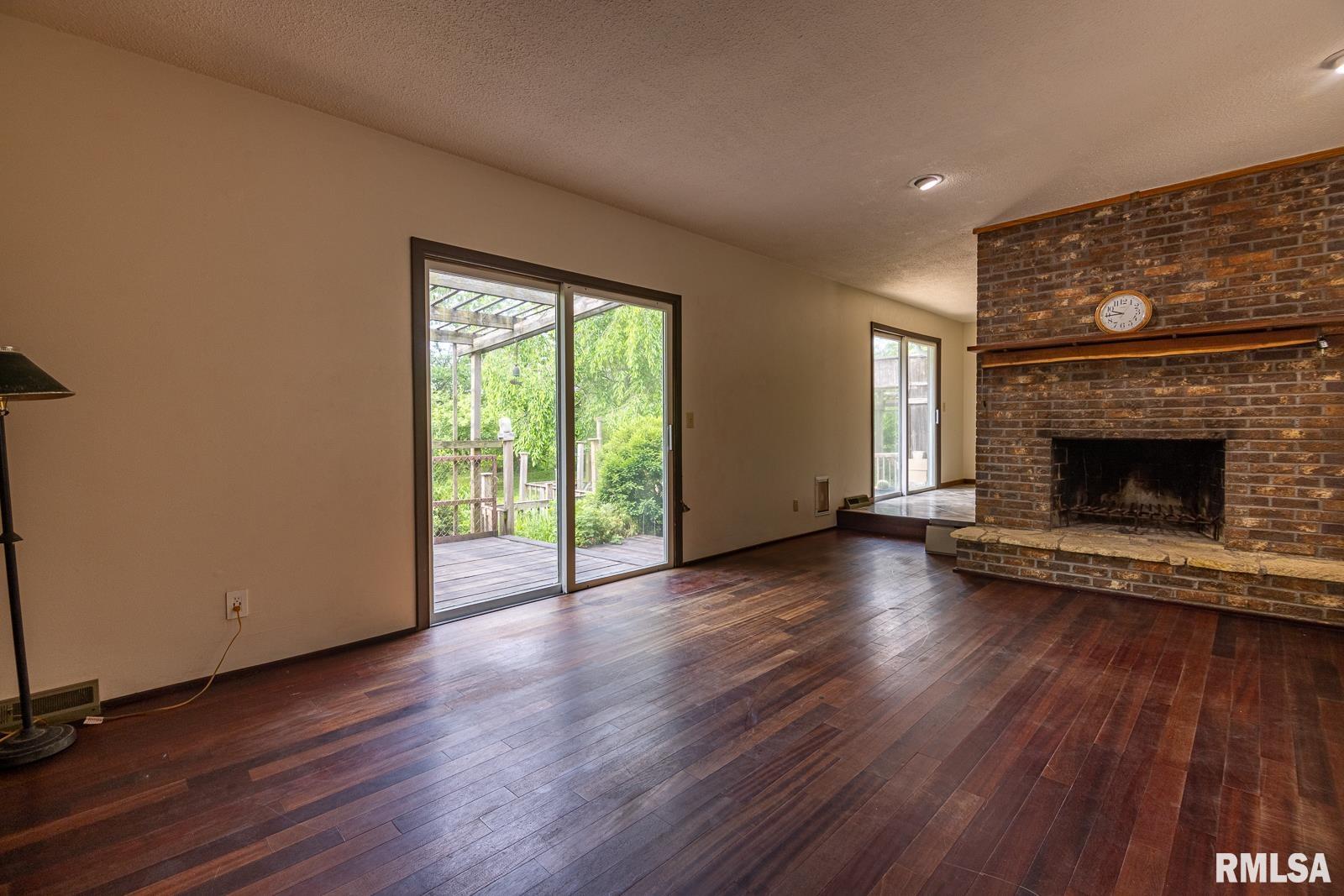 1135 Fairlane Drive, Bettendorf, Iowa image 4