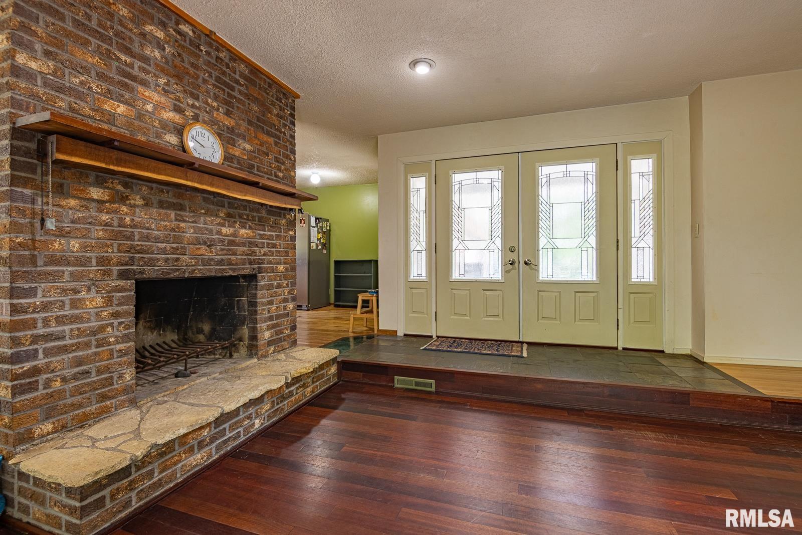 1135 Fairlane Drive, Bettendorf, Iowa image 3