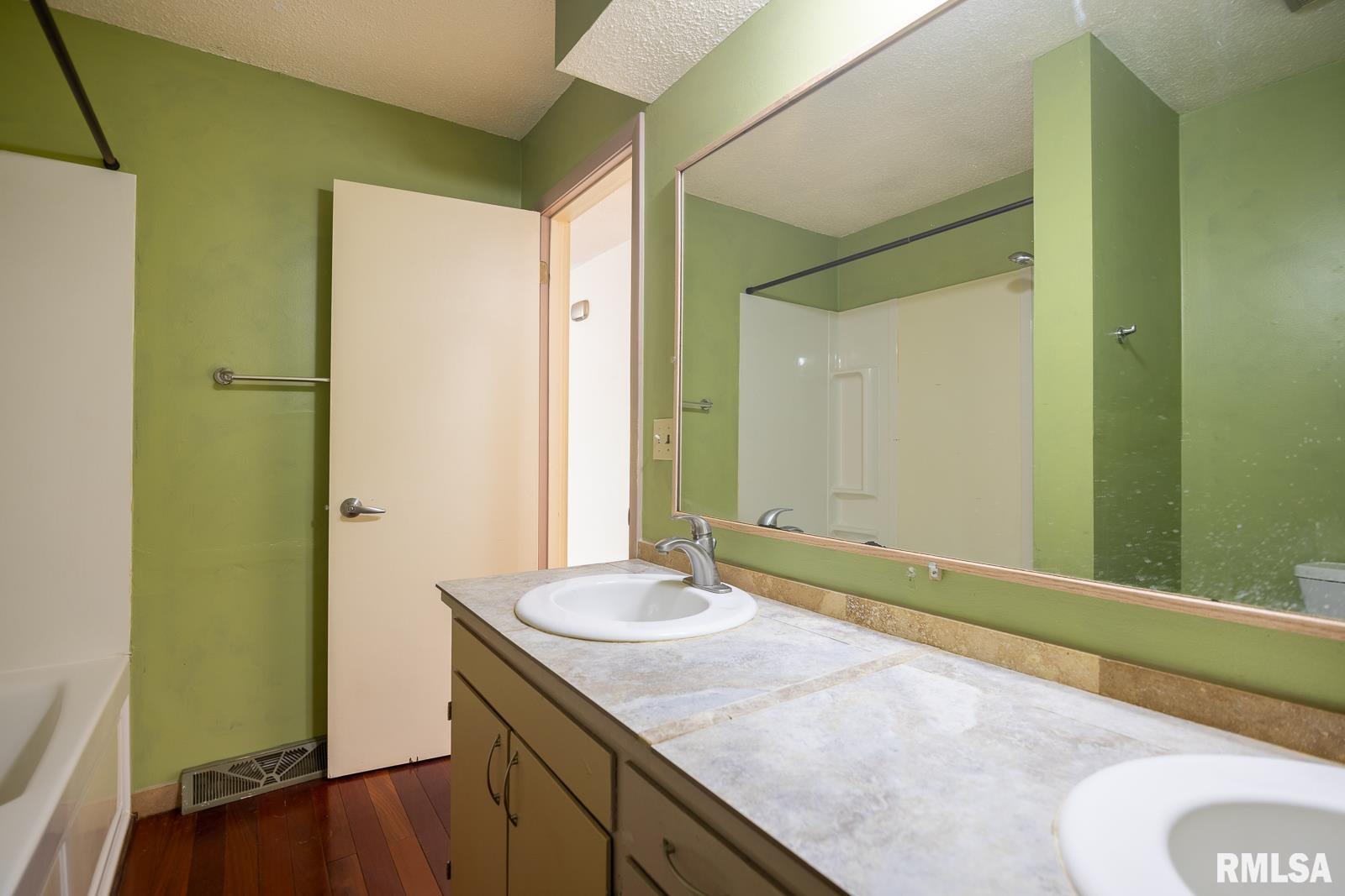 1135 Fairlane Drive, Bettendorf, Iowa image 28