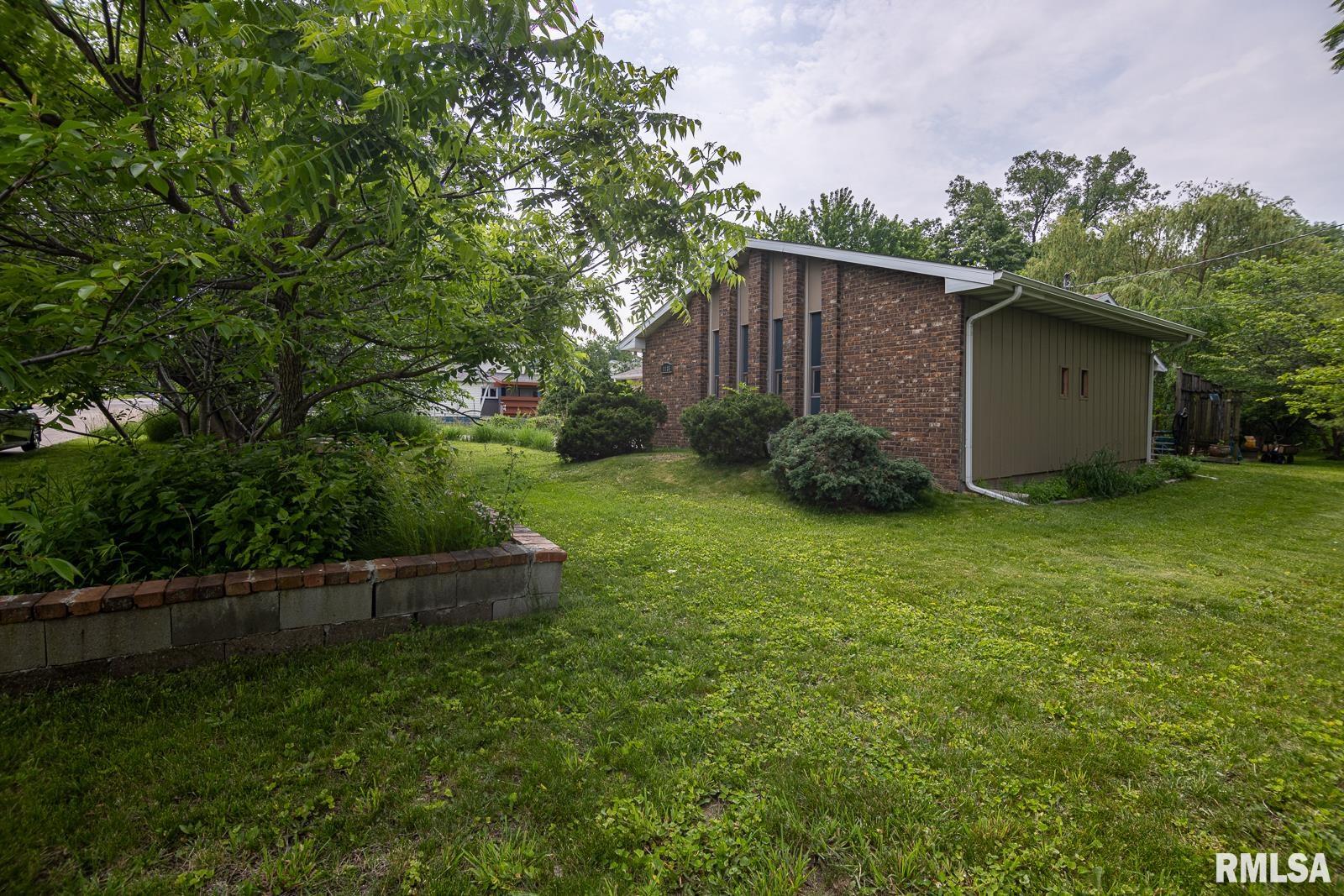 1135 Fairlane Drive, Bettendorf, Iowa image 45