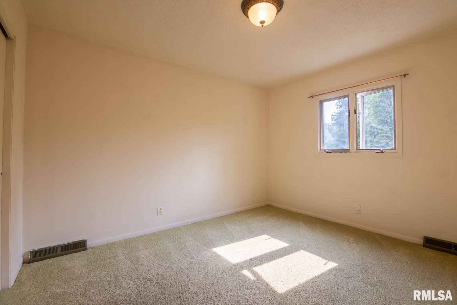 1135 Fairlane Drive, Bettendorf, Iowa image 21