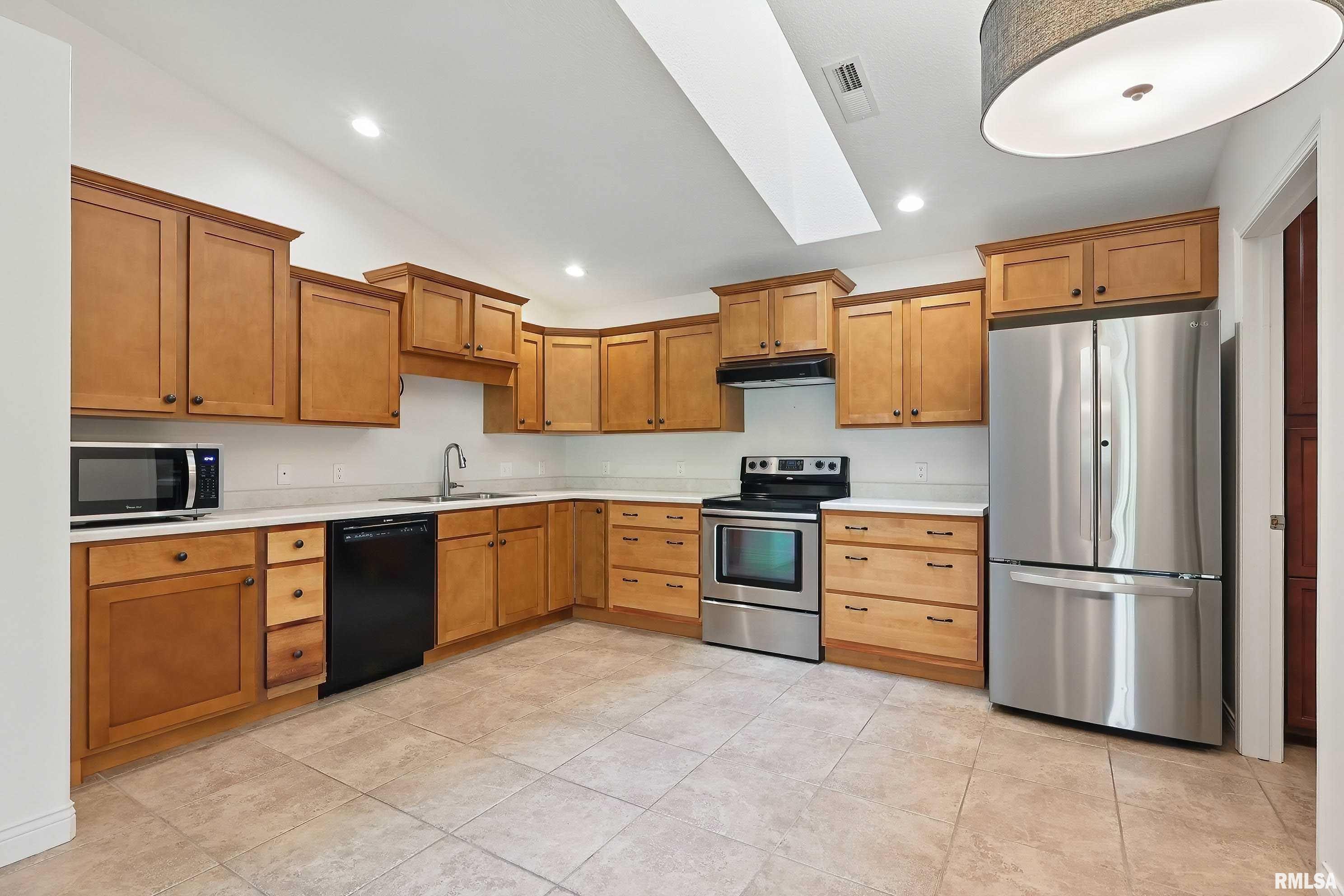 4102 Creek Hill Drive #102, Bettendorf, Iowa image 13