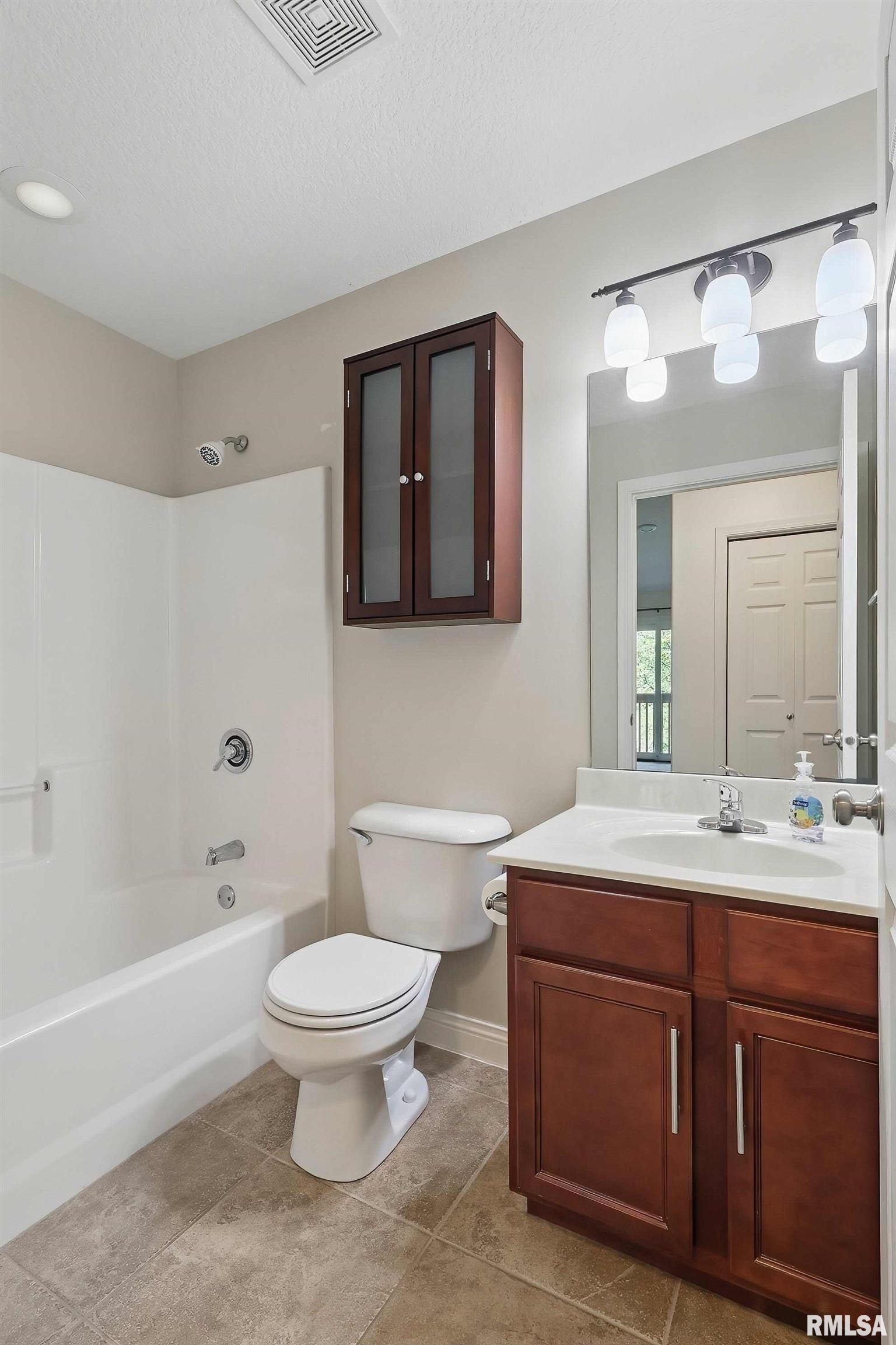 4102 Creek Hill Drive #102, Bettendorf, Iowa image 19