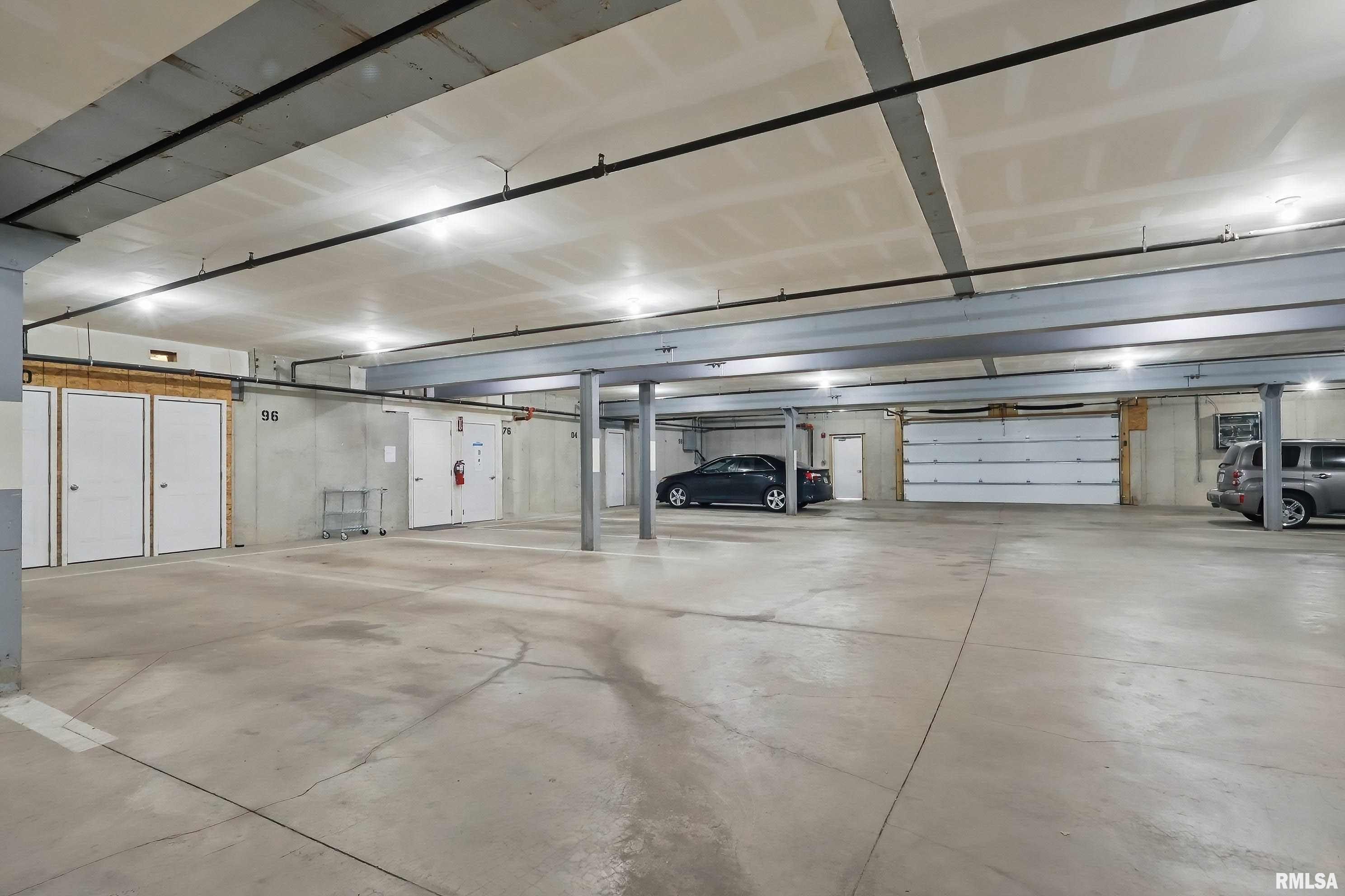 4102 Creek Hill Drive #102, Bettendorf, Iowa image 32