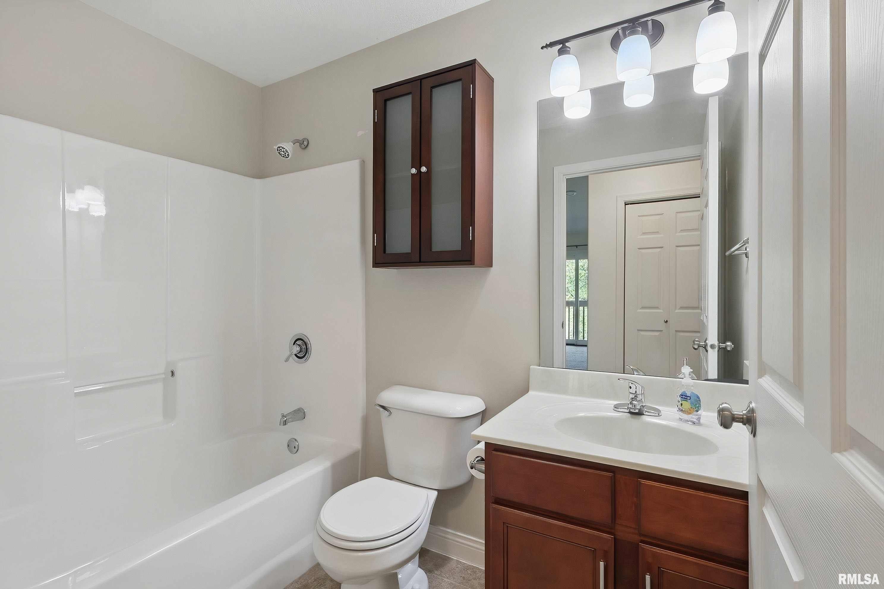 4102 Creek Hill Drive #102, Bettendorf, Iowa image 18