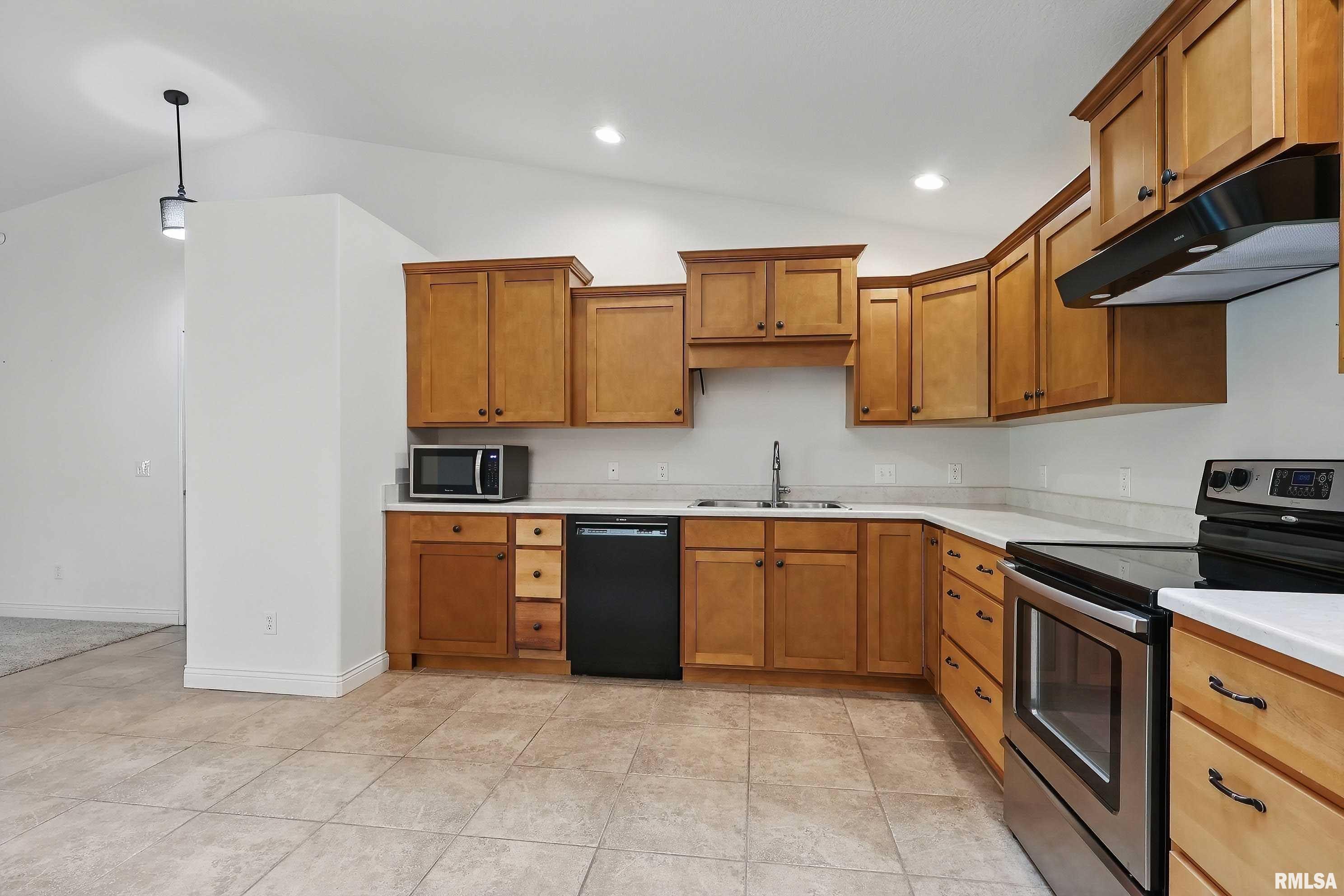 4102 Creek Hill Drive #102, Bettendorf, Iowa image 14