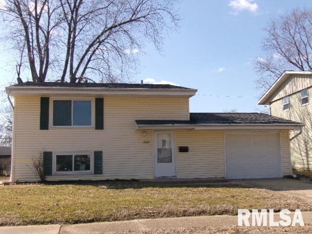 1705 Holiday Drive, Pekin, Illinois image 1