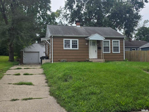 Homes For Sale - 1502 State Street<br/> Pekin, IL 61554