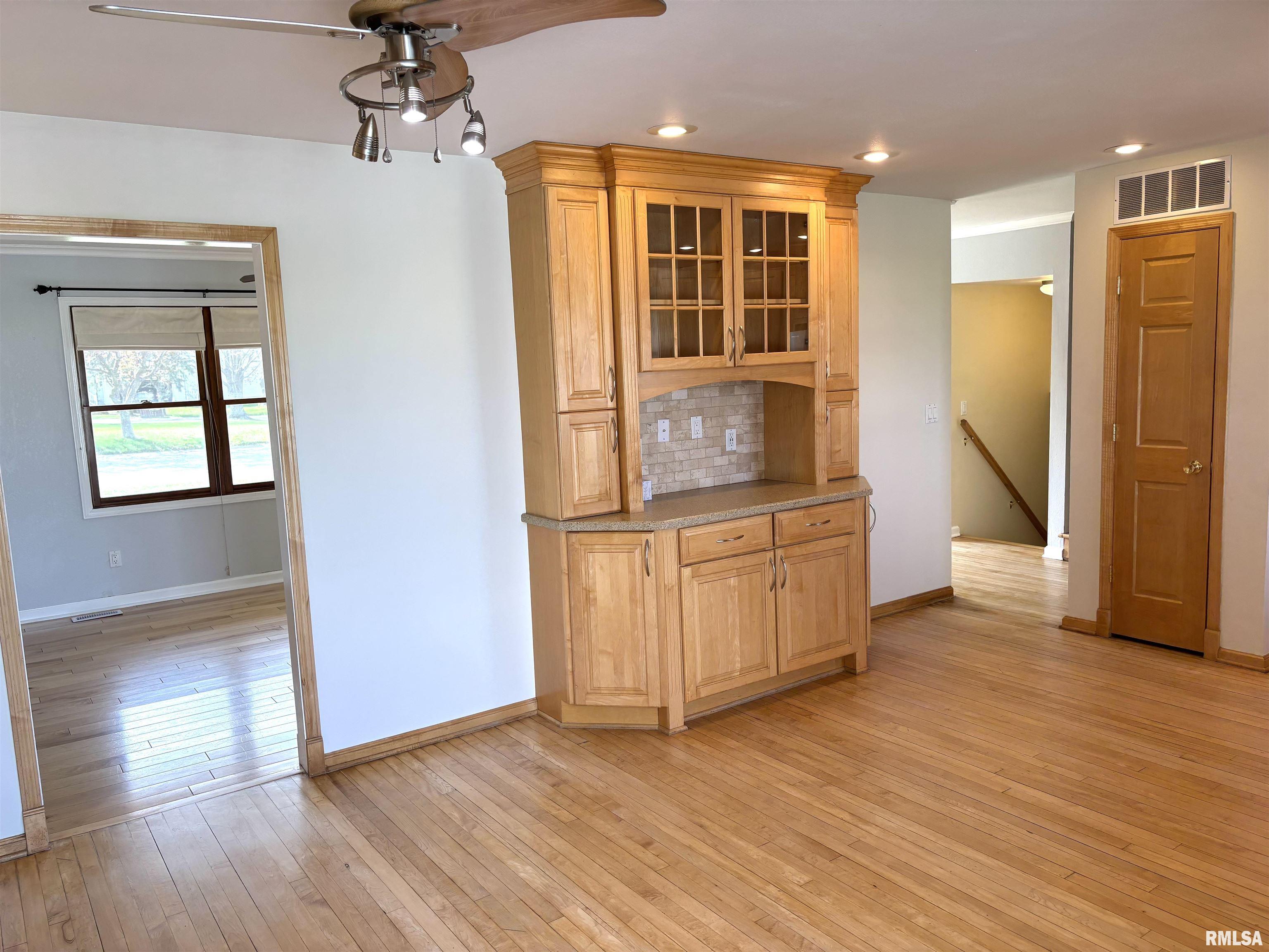 2110 Magnolia Drive, Jacksonville, Illinois image 13