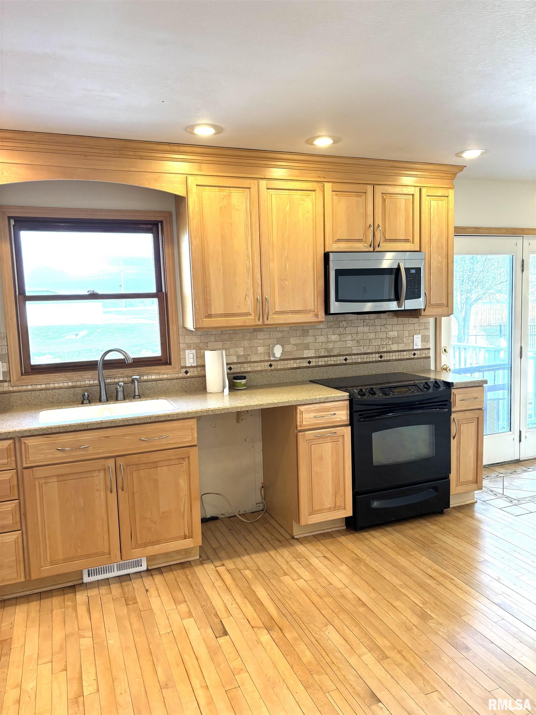 2110 Magnolia Drive, Jacksonville, Illinois image 16
