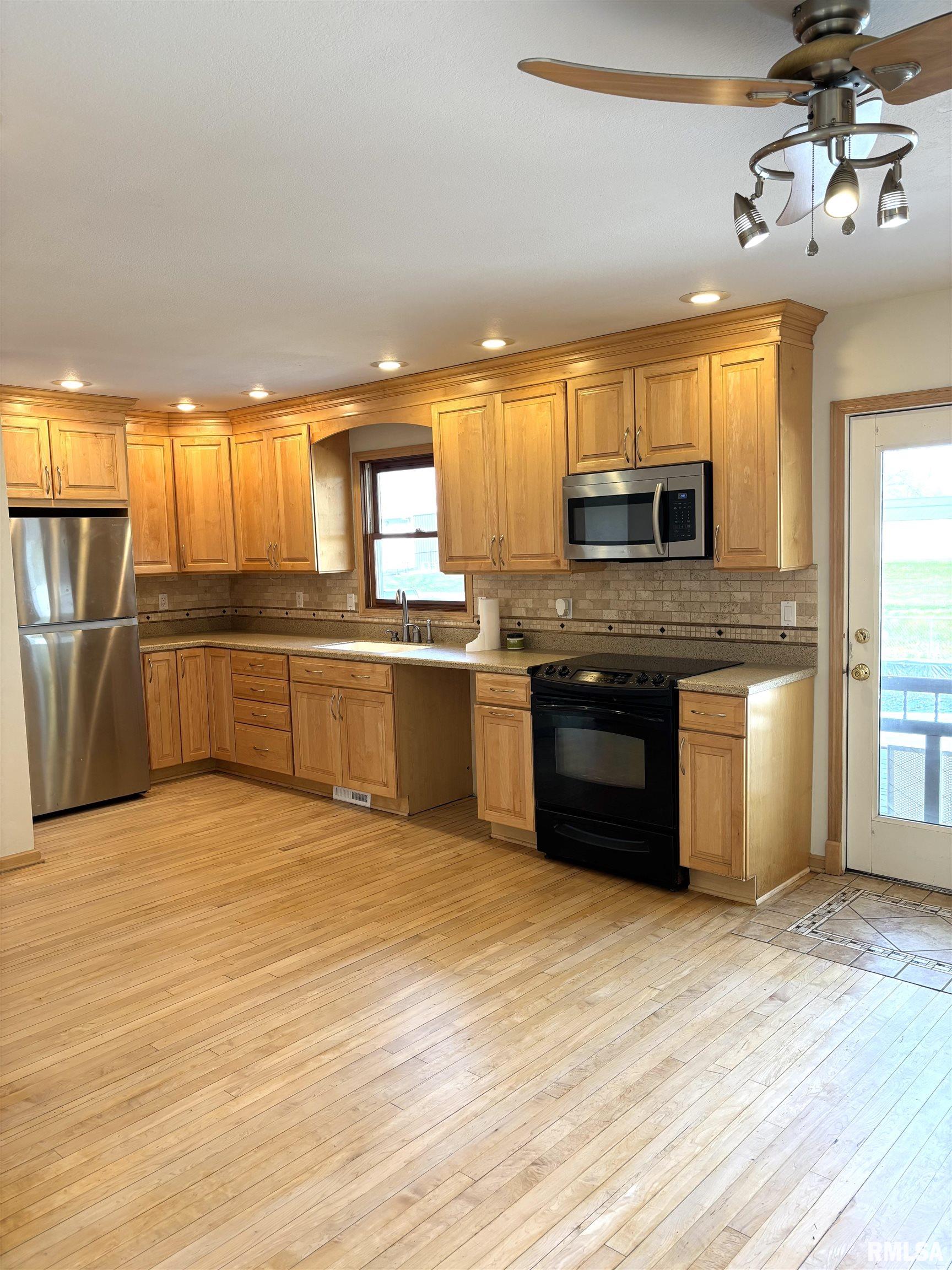 2110 Magnolia Drive, Jacksonville, Illinois image 10