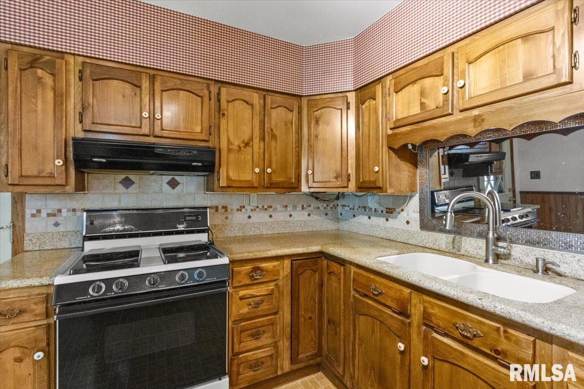 105 Beloit Road, Marquette Heights, Illinois image 15