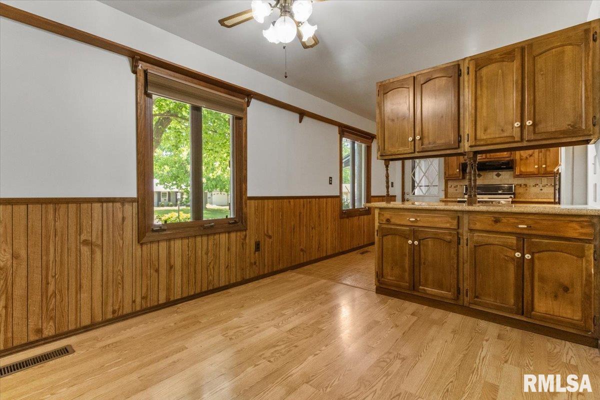 105 Beloit Road, Marquette Heights, Illinois image 10