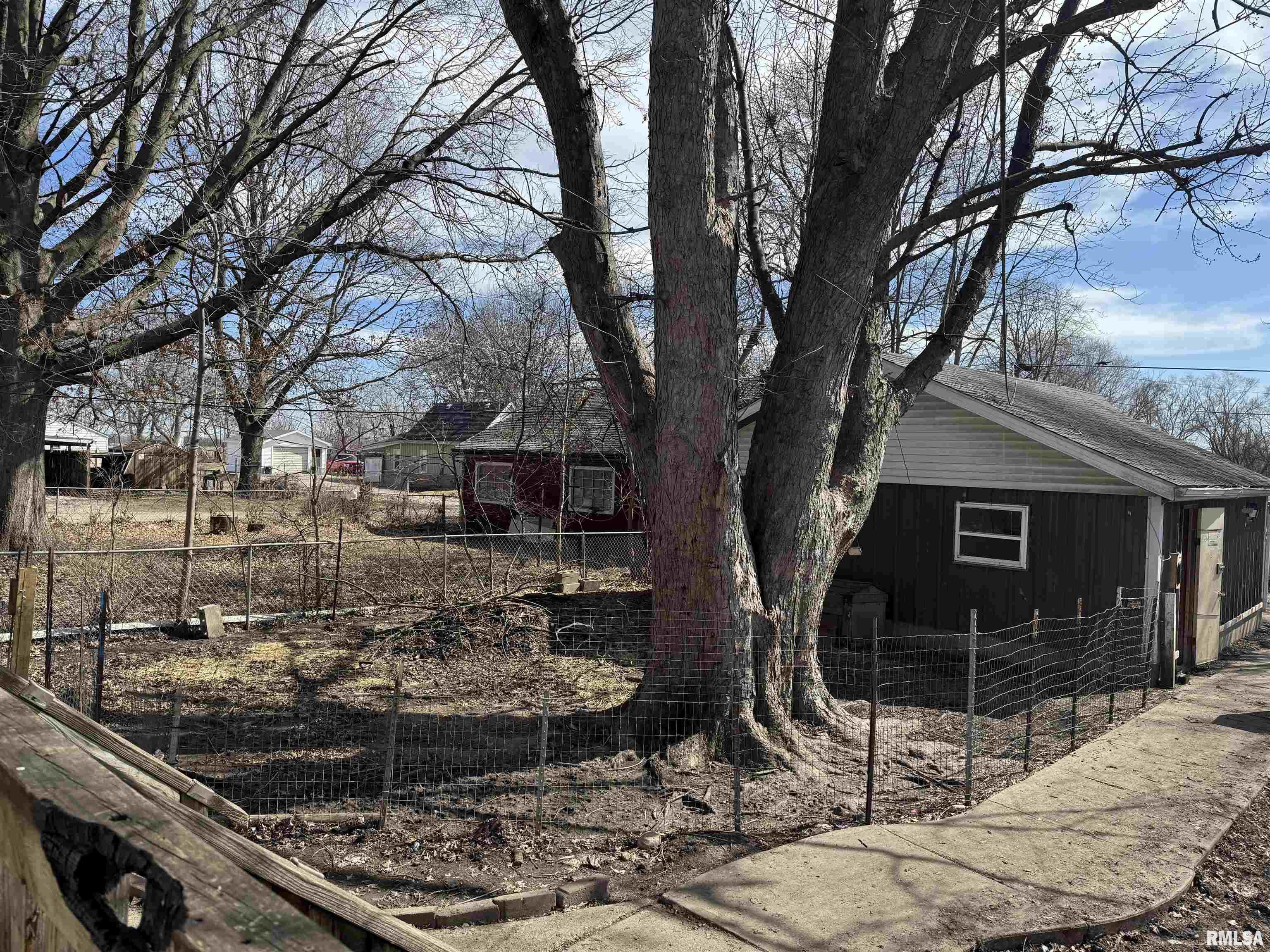 944 E Walnut Street, Canton, Illinois image 15