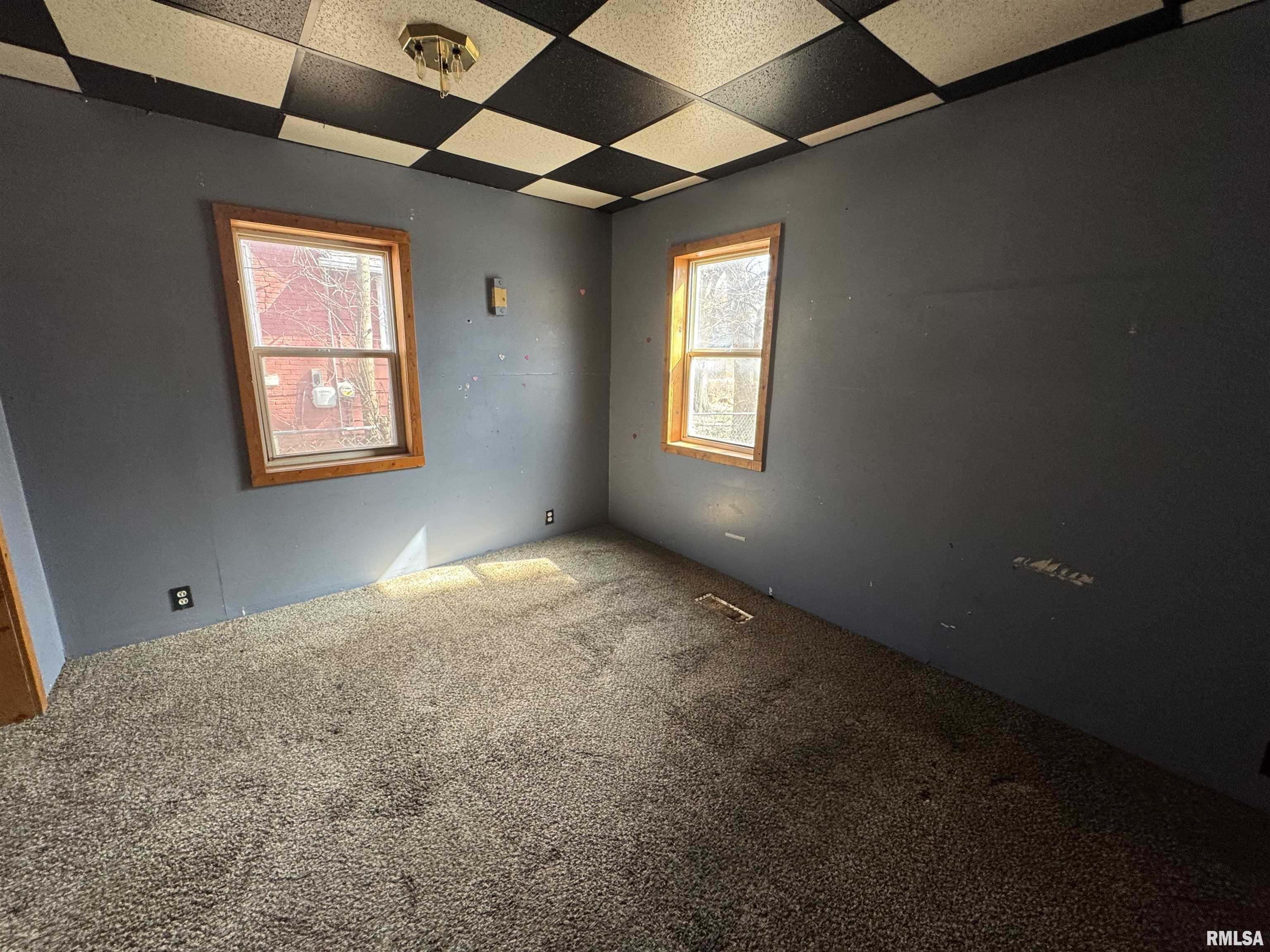 944 E Walnut Street, Canton, Illinois image 13