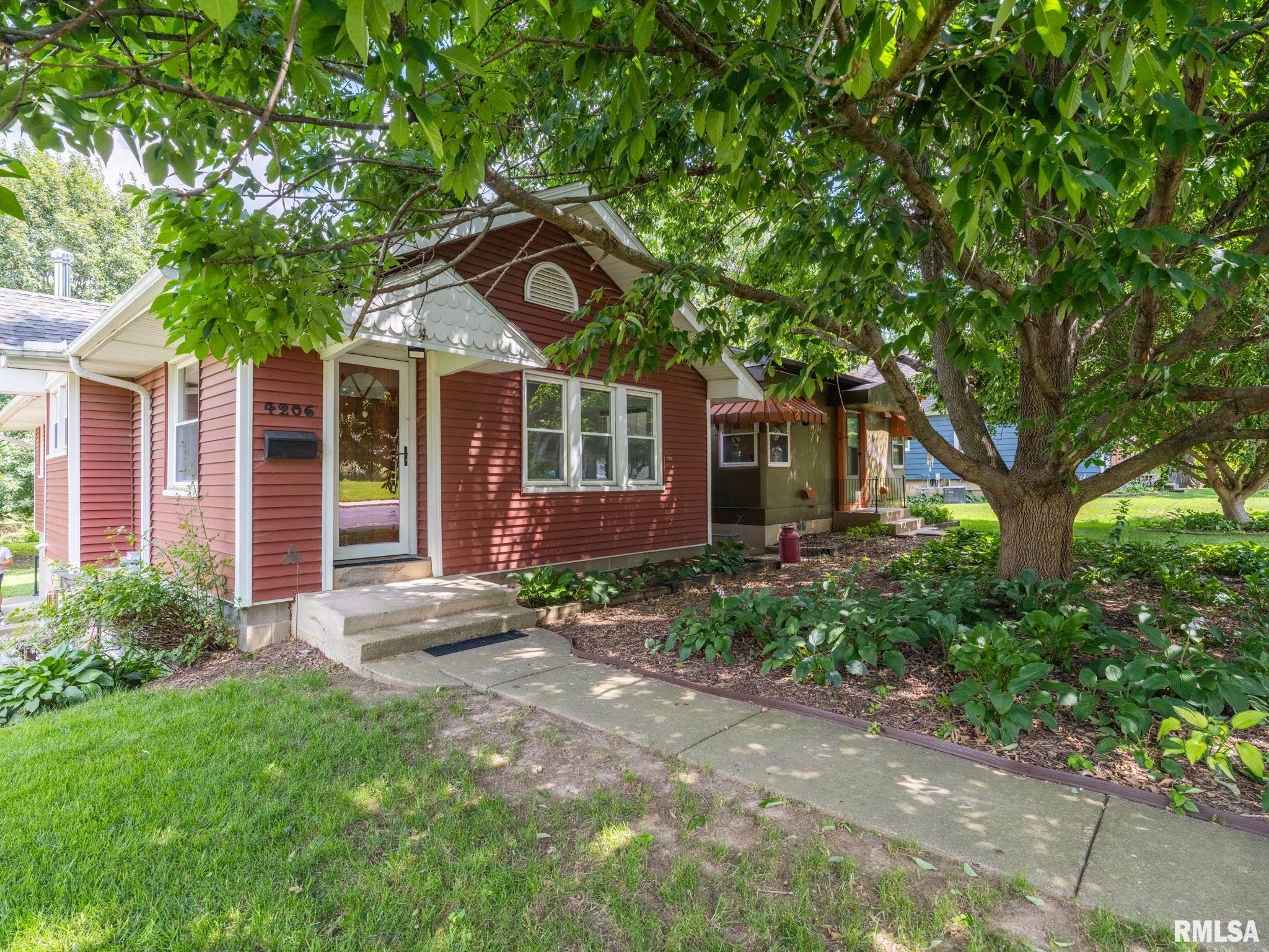 Photo 1 of 33 — 4206 N COLUMBUS Avenue, Peoria, IL 61614